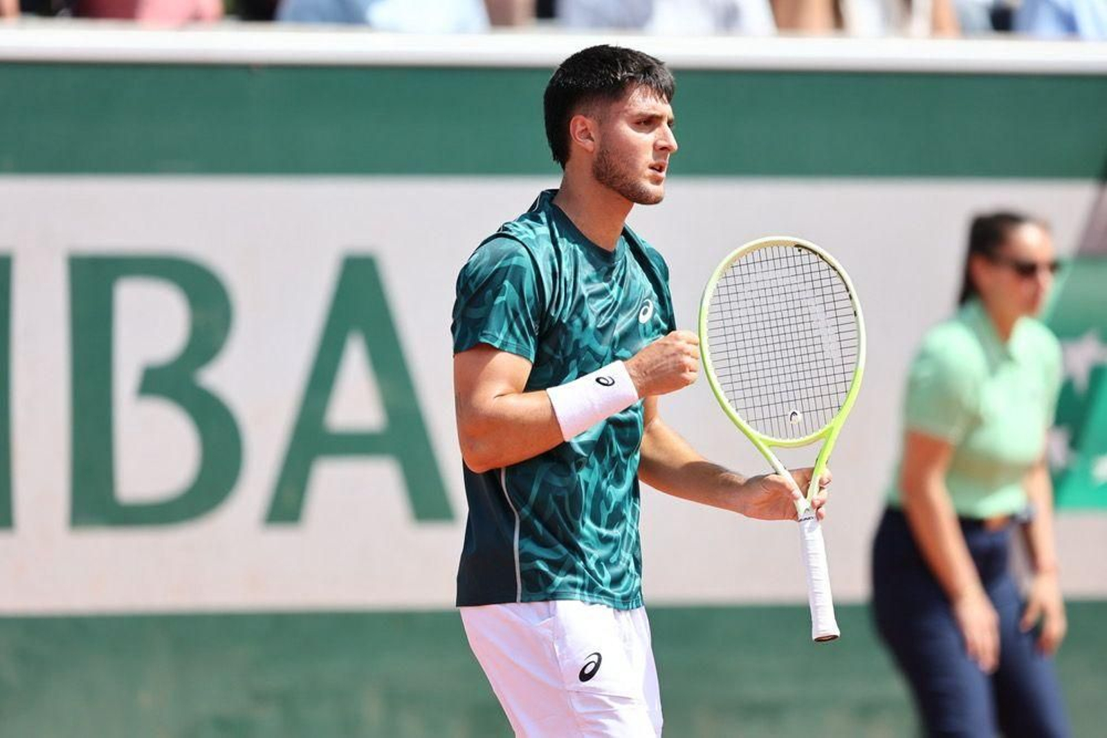 Llamas celebra uno de sus puntos en Roland Garros.