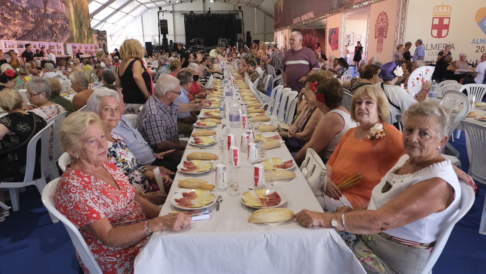 Imágenes de la comida homenaje a los mayores en la Caseta Municipal de la Feria de Almería 2022