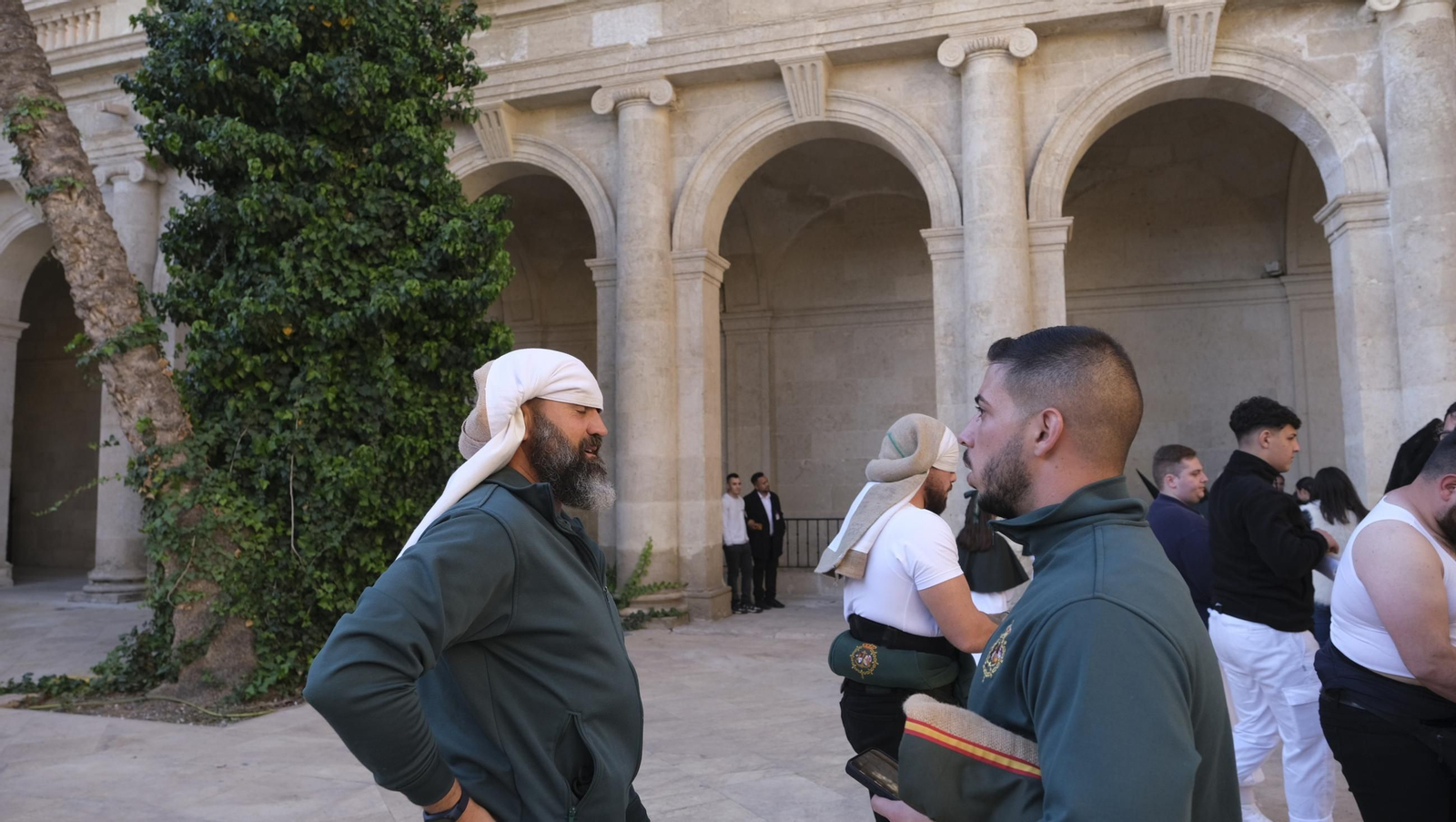 Estudiantes en la Semana Santa de Almería 2025