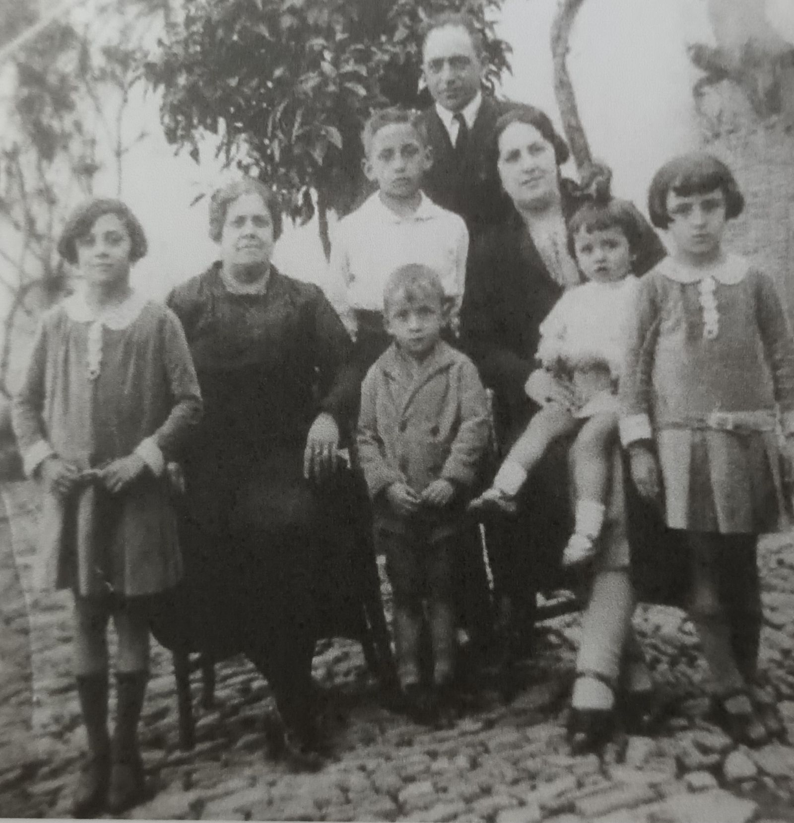 El médico de Jimena José Montero con su familia.