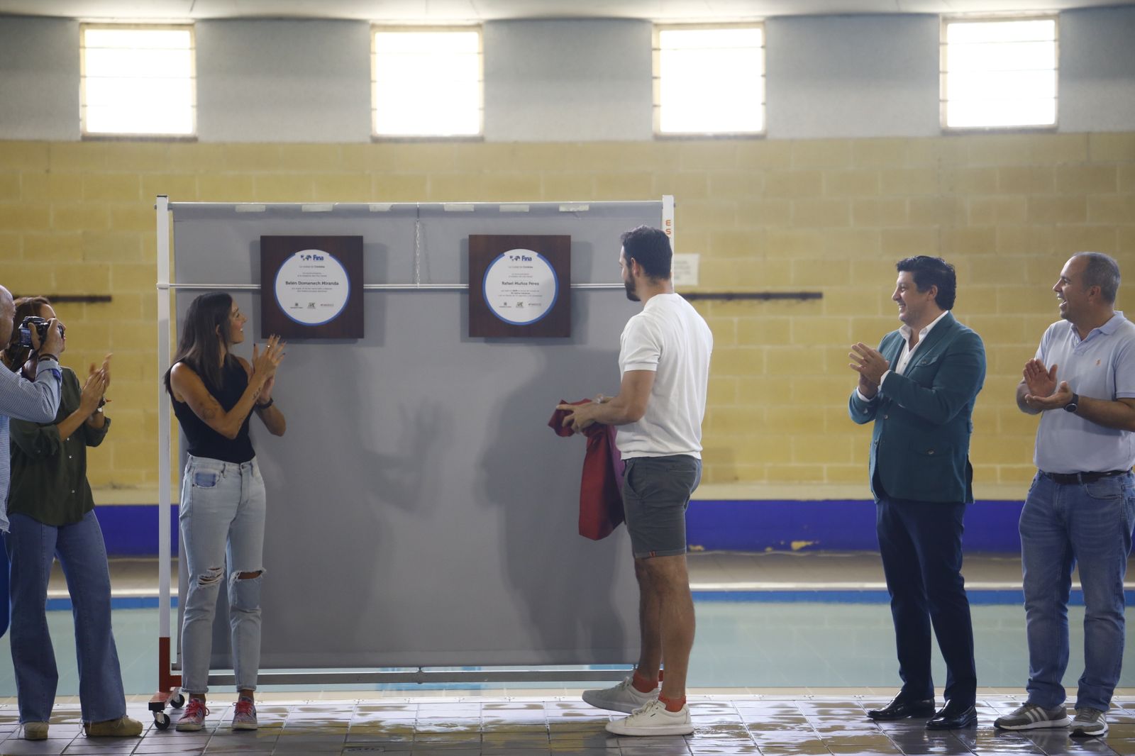 El homenaje de Córdoba a los nadadores Rafa Muñoz y Belén Domenech, en imágenes