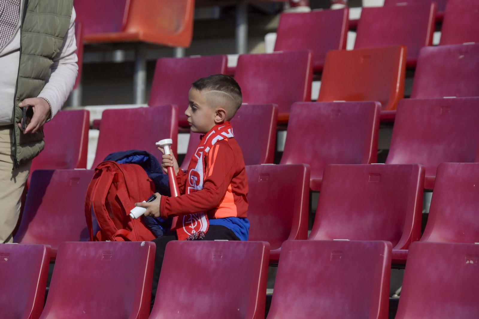 Encuéntrate en la grada y en el recibimiento al Granada CF