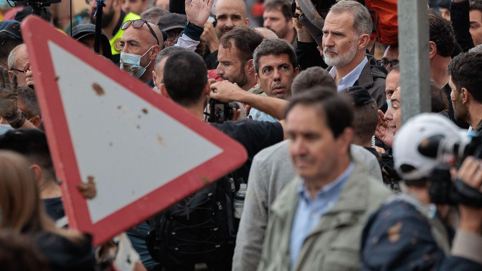 Las imágenes de la tensa visita de los Reyes en Paiporta