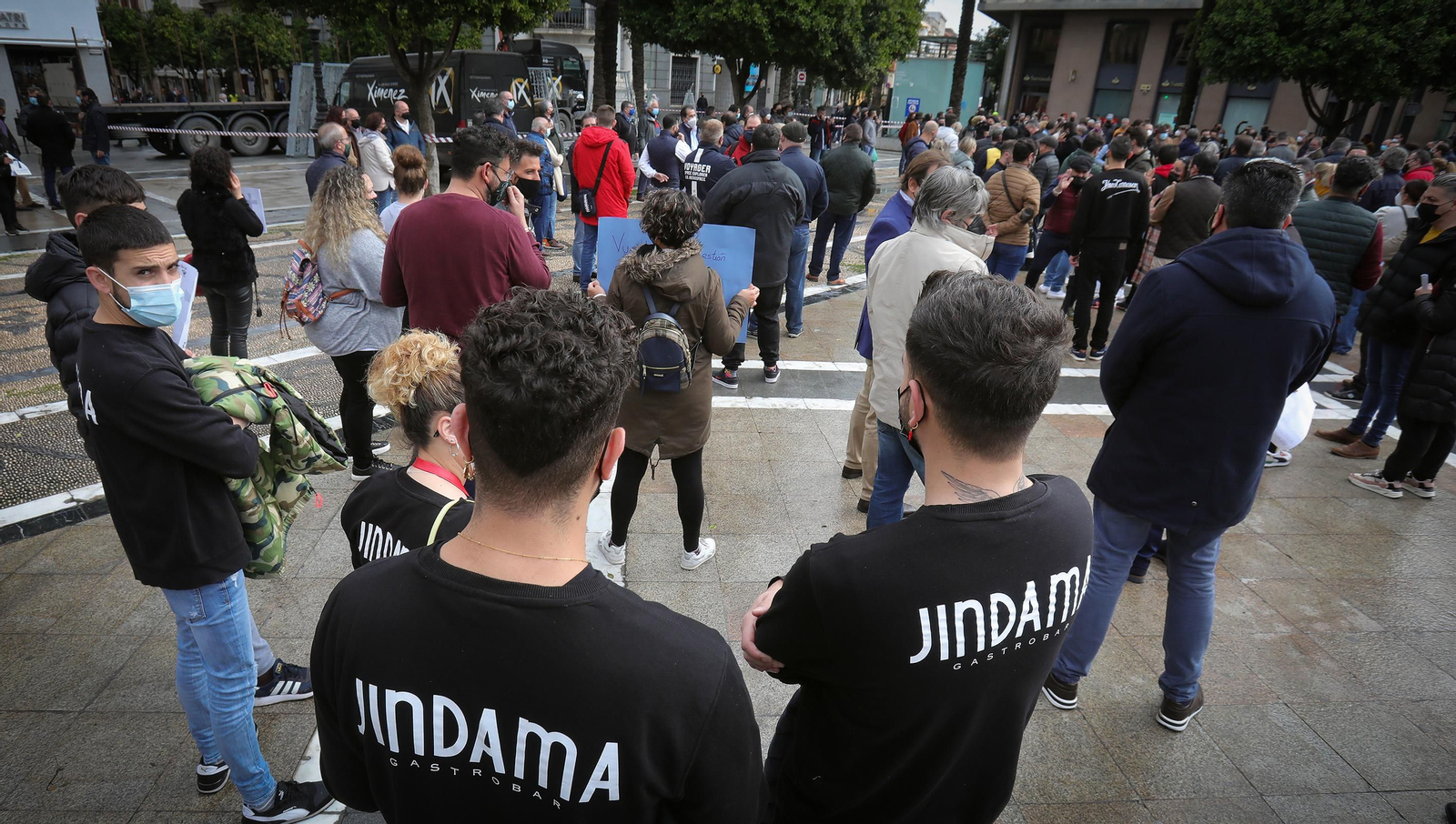 Multitudinaria protesta de los hosteleros de Jerez