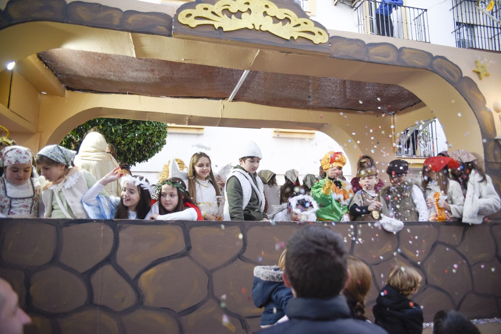 Búscate en las fotos de la cabalgata de Reyes Magos 2026 en San Roque