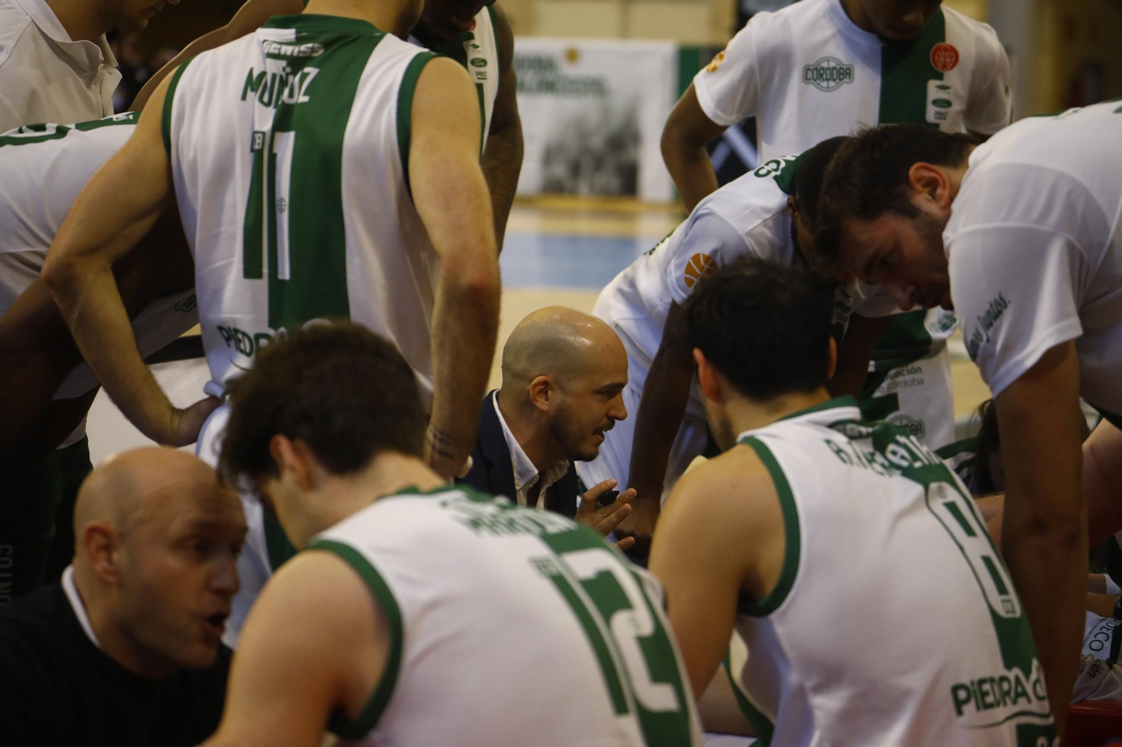 Las mejores fotos del ambiente en Vista Alegre para el Coto Córdoba - UDEA Algeciras