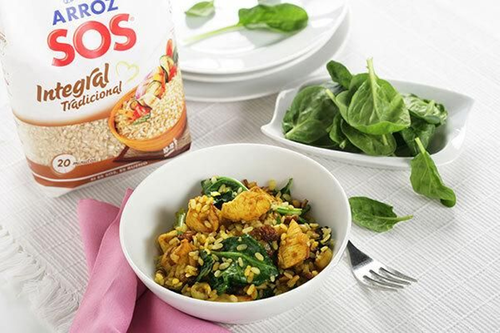 Receta de espinacas salteadas con arroz integral y pollo