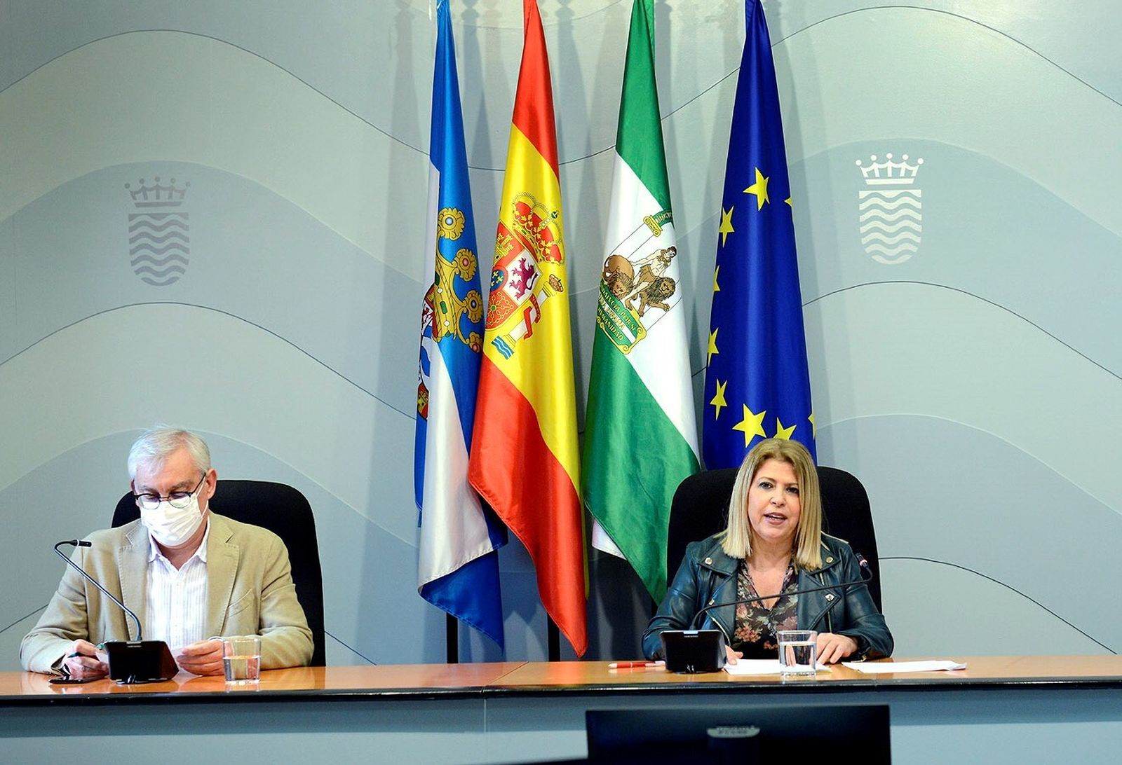 La alcaldesa de Jerez y el delegado municipal de Reactivación Económica, en una comparecencia.