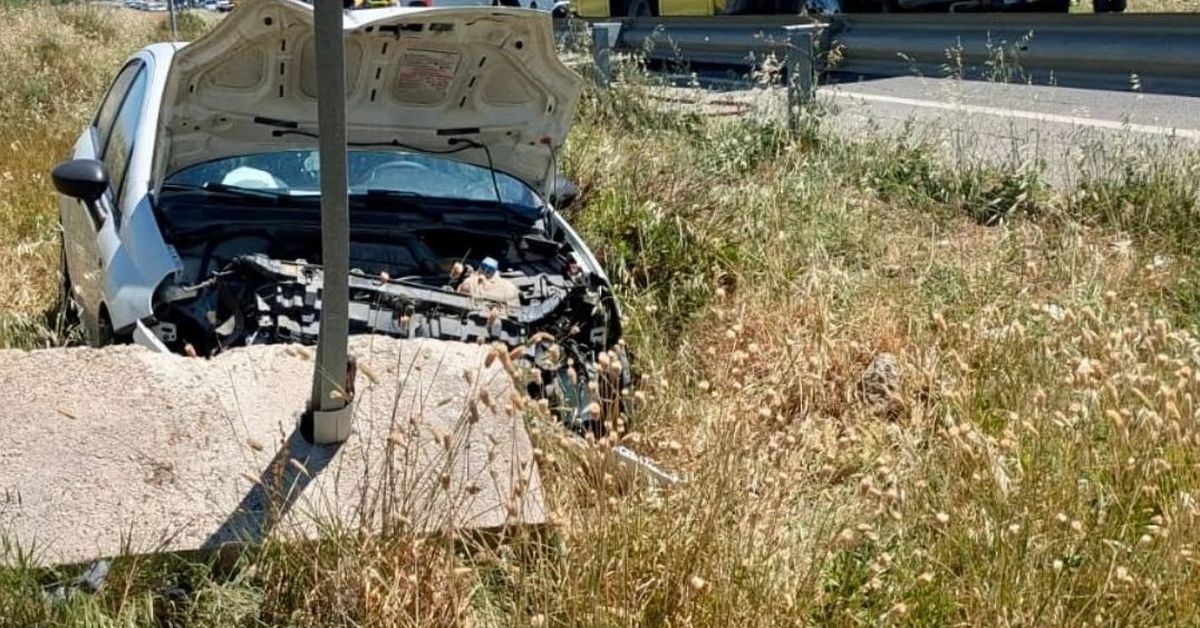 Herida una conductora en El Puerto al salirse de la vía en la A-2001