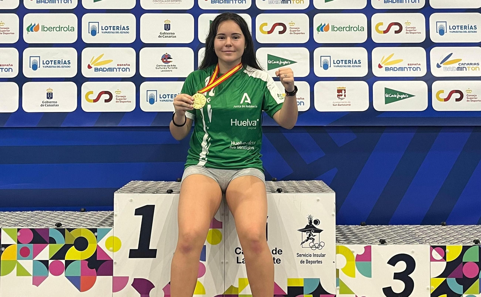 Cristina Teruel posa con la medalla de oro lograda en Lanzarote tras proclamarse campeona de España sub-23.