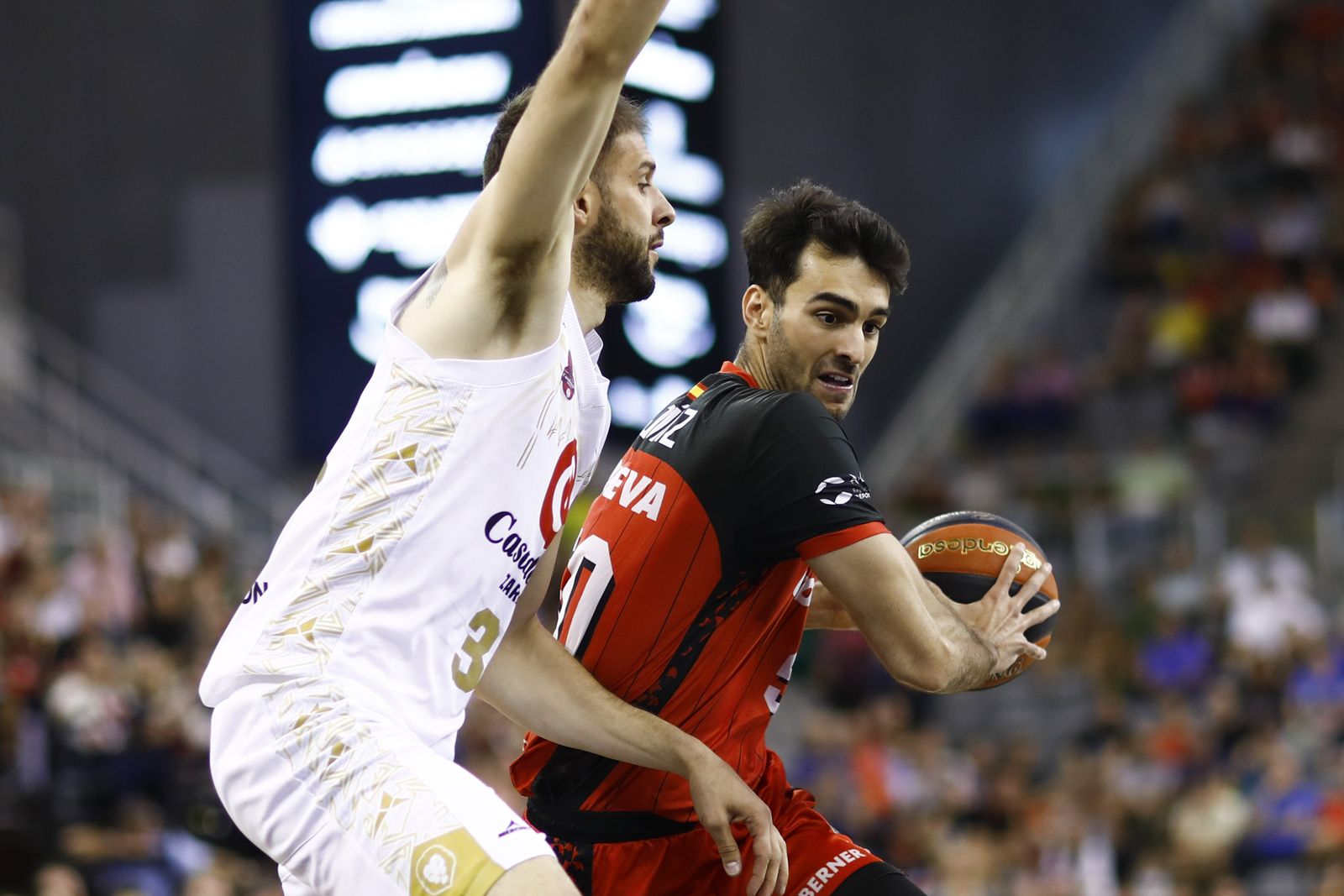 Ataque del Covirán Granada en el partido ante el Casademont Zaragoza