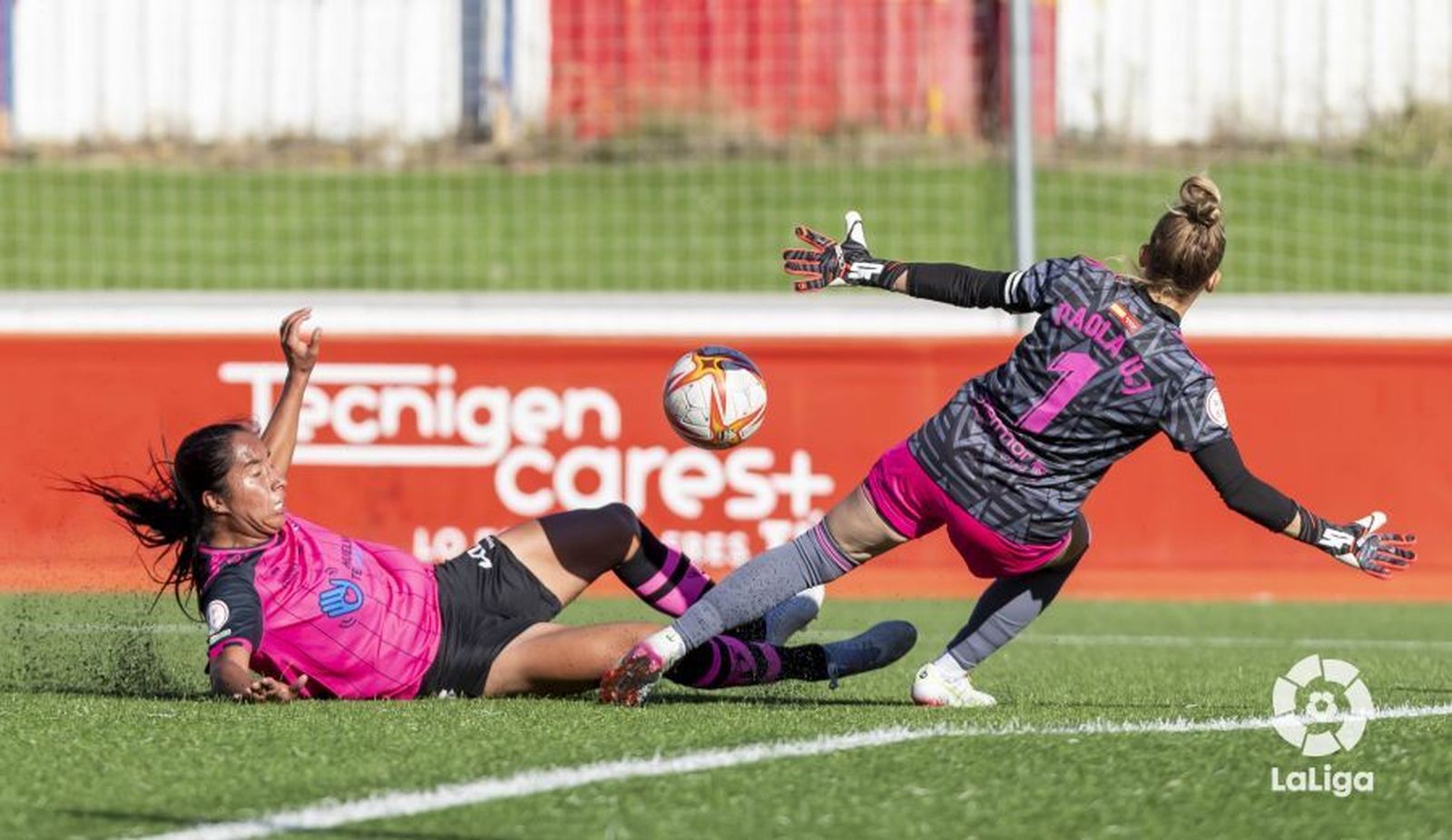 Un lance del partido de la primera vuelta, que acabó con triunfo madrileño por 2-1.
