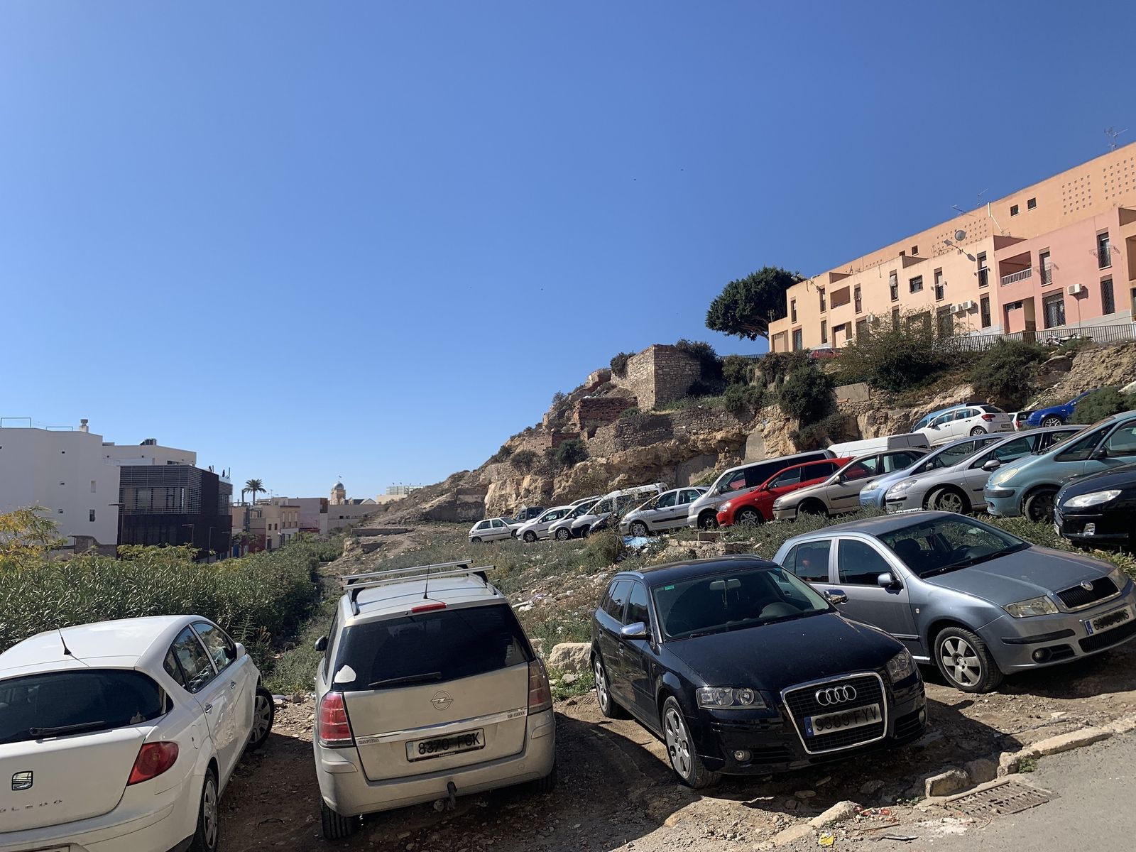 El parking vendrá a regular este espacio de aparcamiento en la calle Antonio Vico