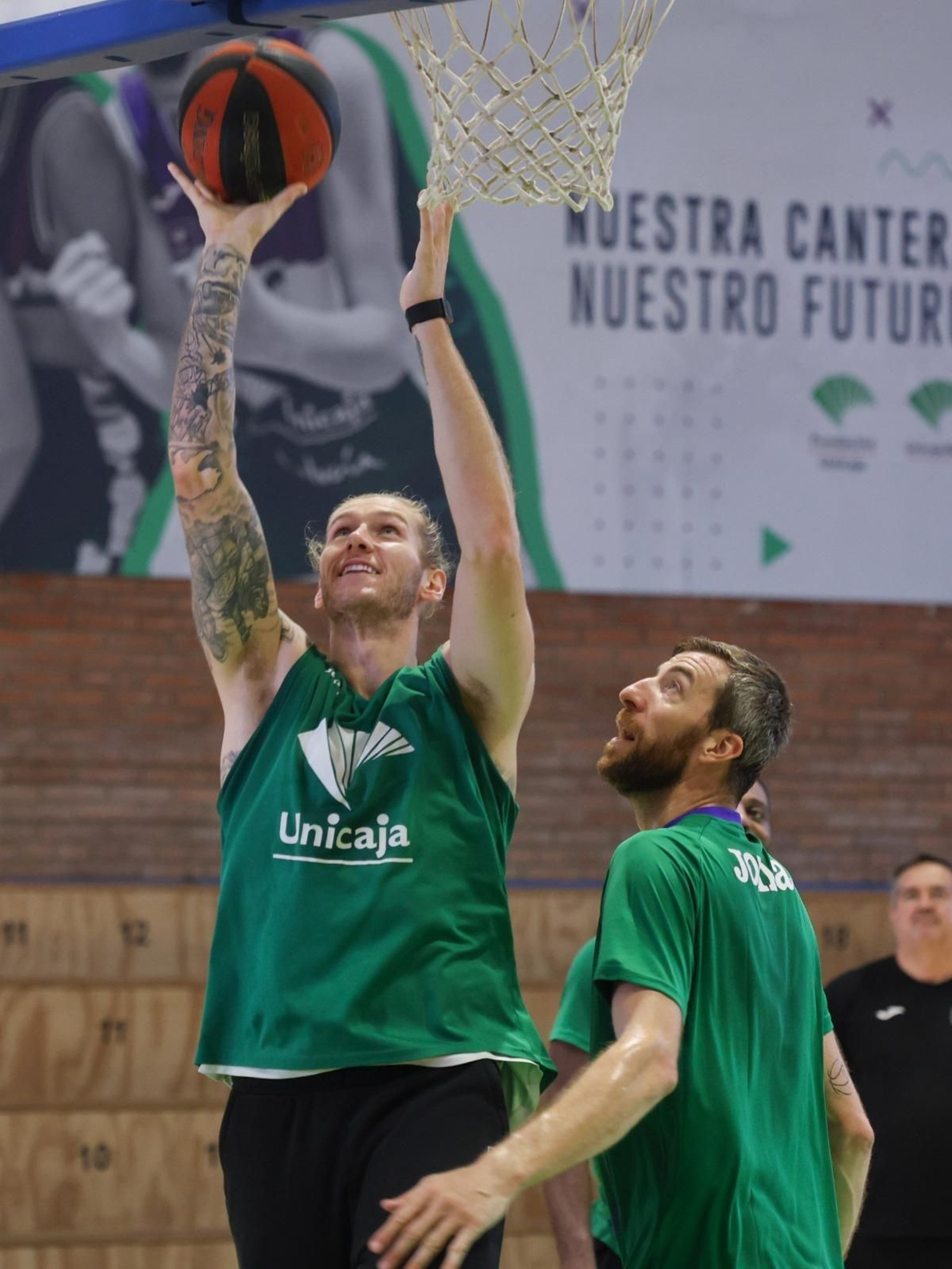 Las fotos de Fran Vázquez tutelando a los pívots del Unicaja Las fotos de Fran Vázquez tutelando a los pívots del Unicaja