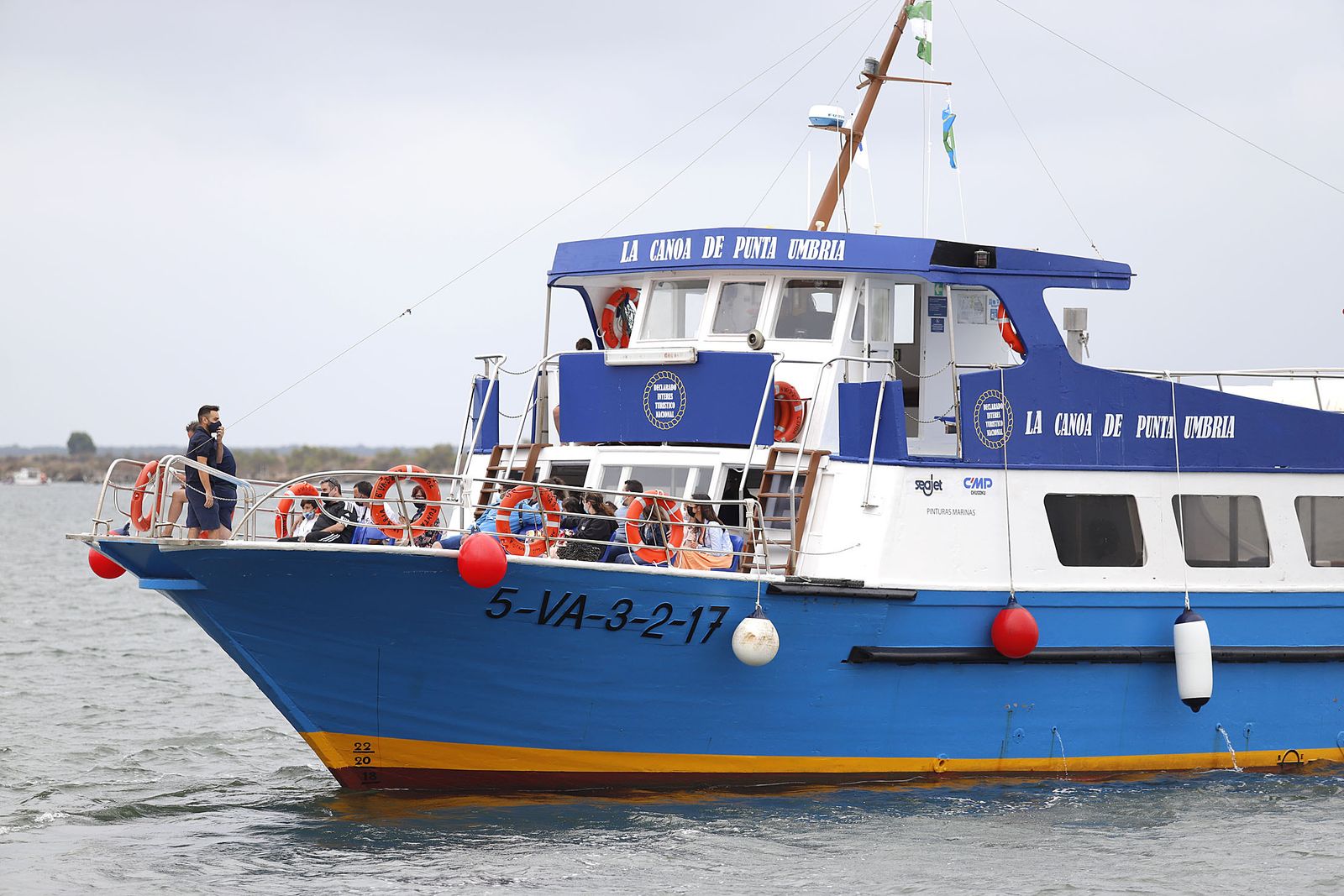 El servicio de canoas entre Punta Umbría y Huelva da el pistoletazo de salida este fin de semana