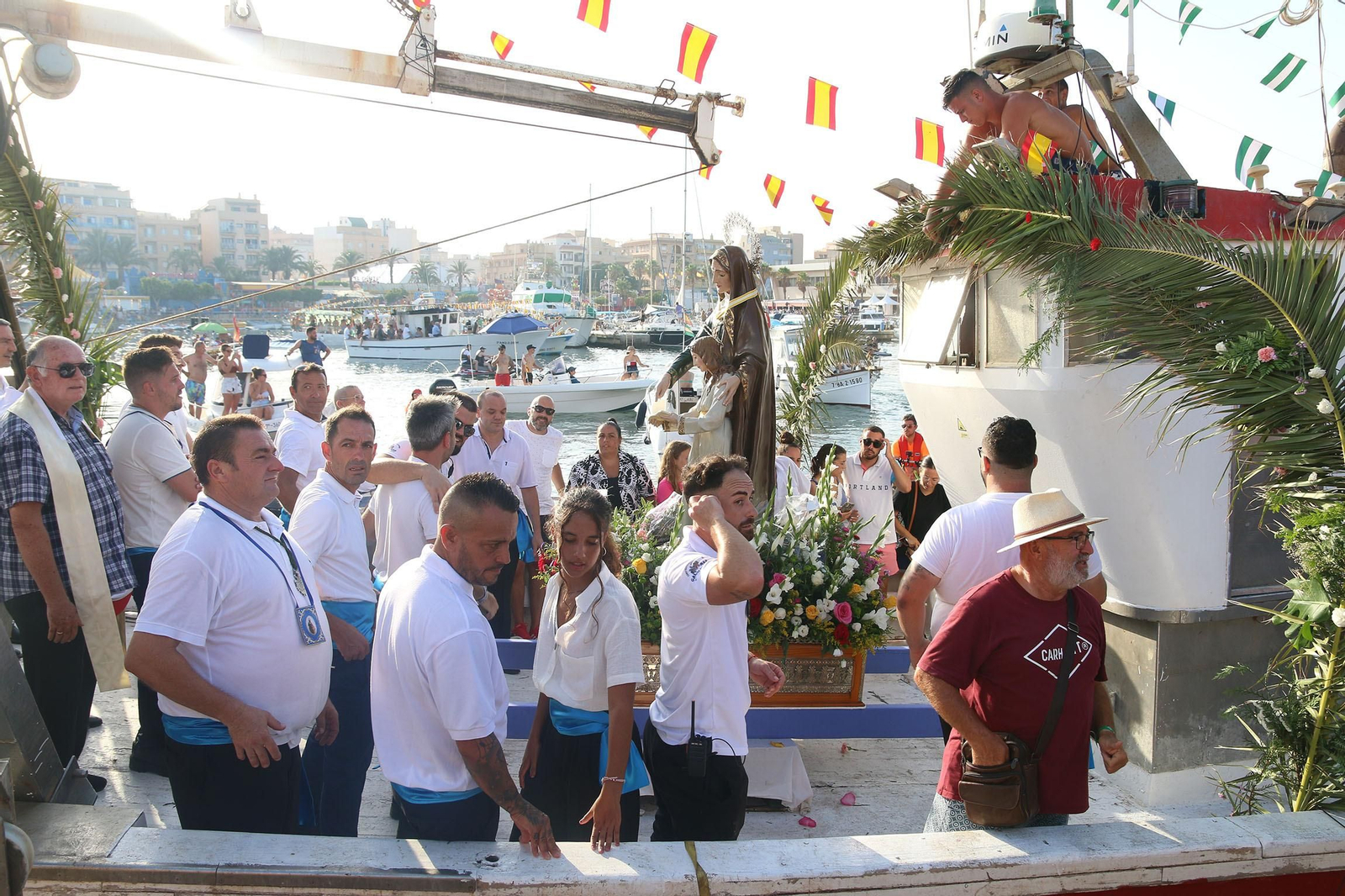 Fotogalería de la cucaña y la procesión de las Fiestas de Santa Ana en Roquetas