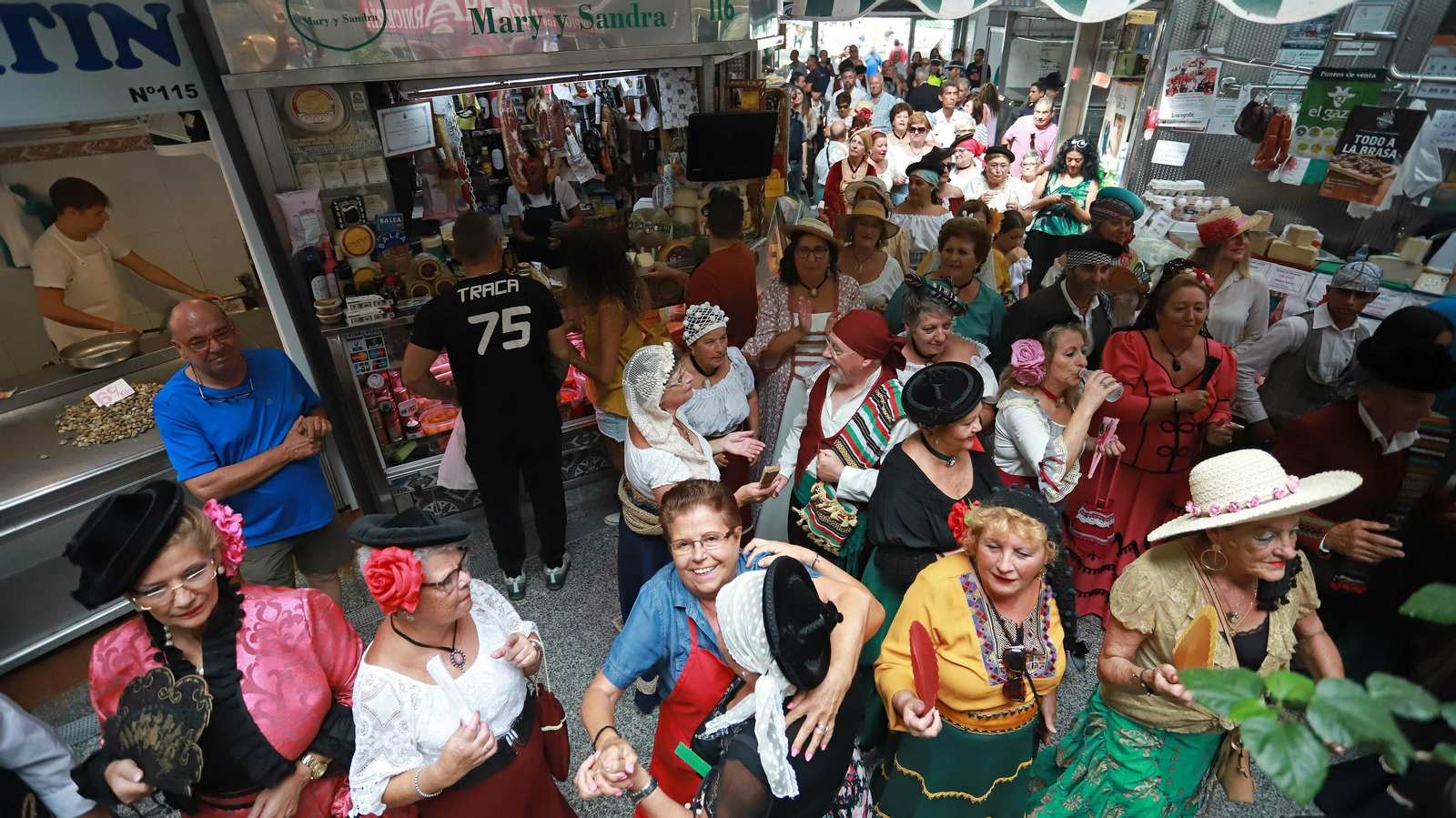 Las mejores fotos del paseo por el mercado de Entremares 2019