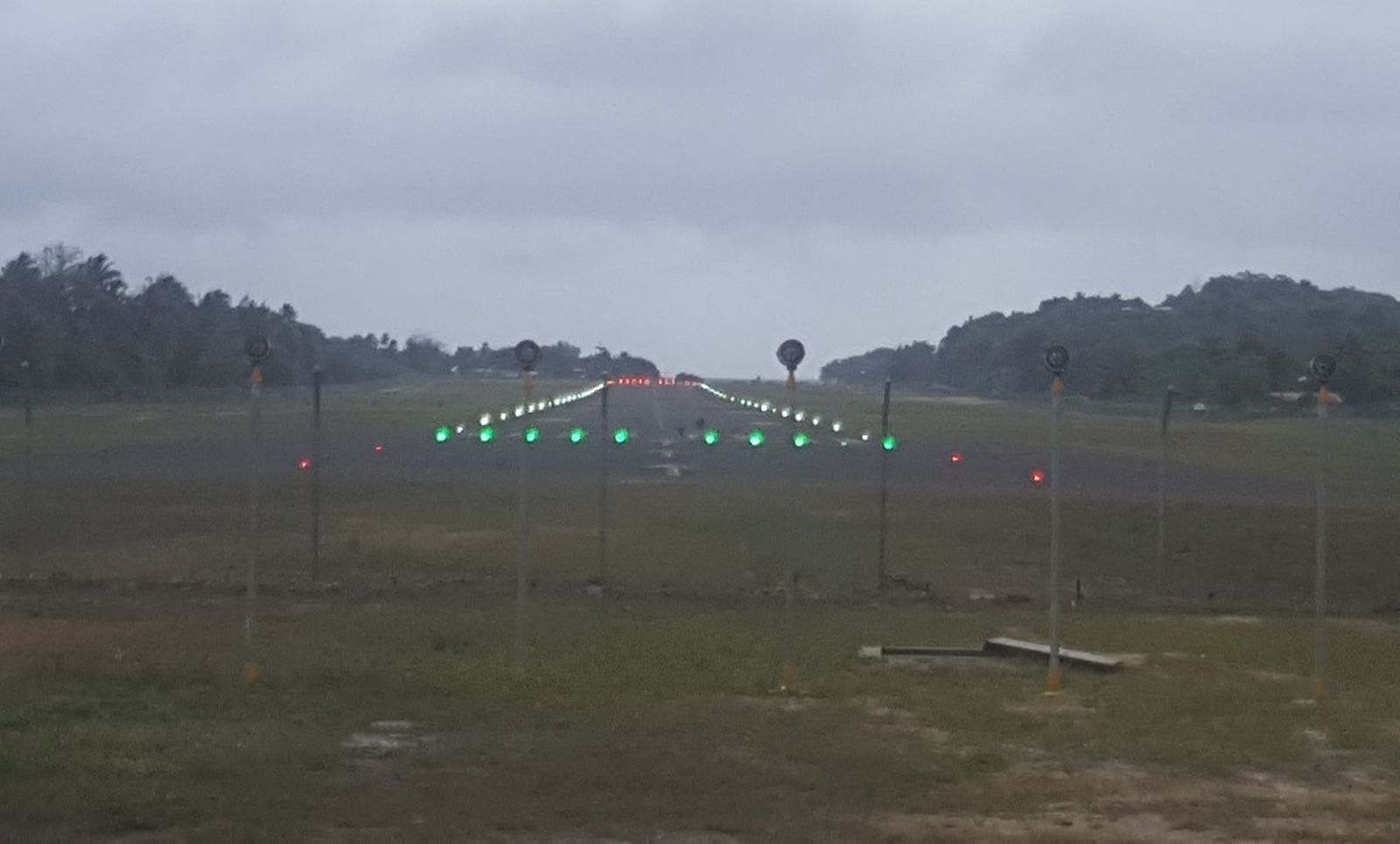 Foto de sistemas instalados en el Aeropuerto de Munda.