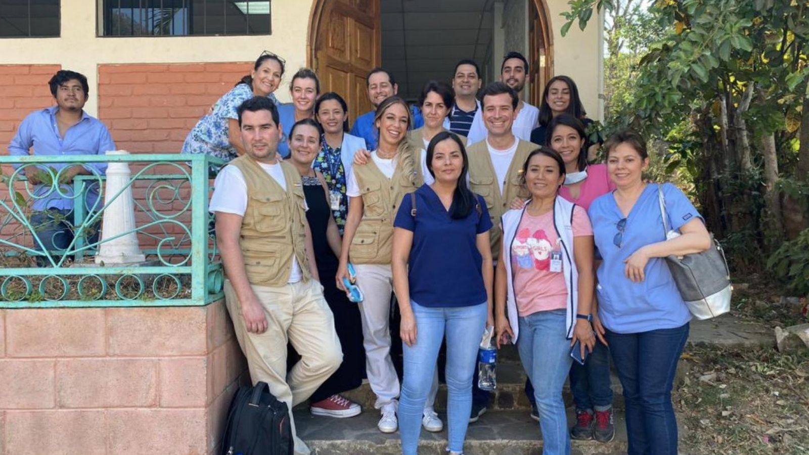 Equipo de odontólogos españoles y salvadoreños que participaron en el primer proyecto.