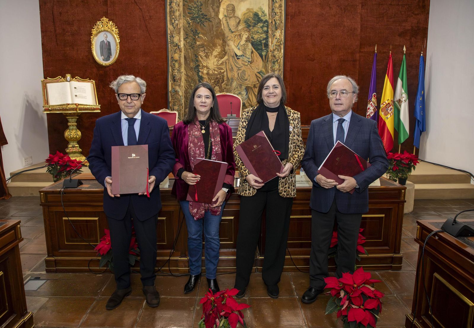 Salvador Fuentes, Encarna Laguna, Marina Borrego y Antonio Díaz, con los convenios.