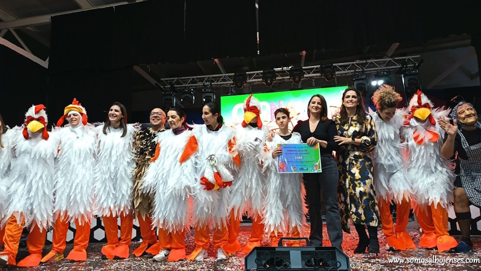 Marta no logra apagar la llama del Carnaval en Albox que llenó de magia el Centro de Agua y Salud