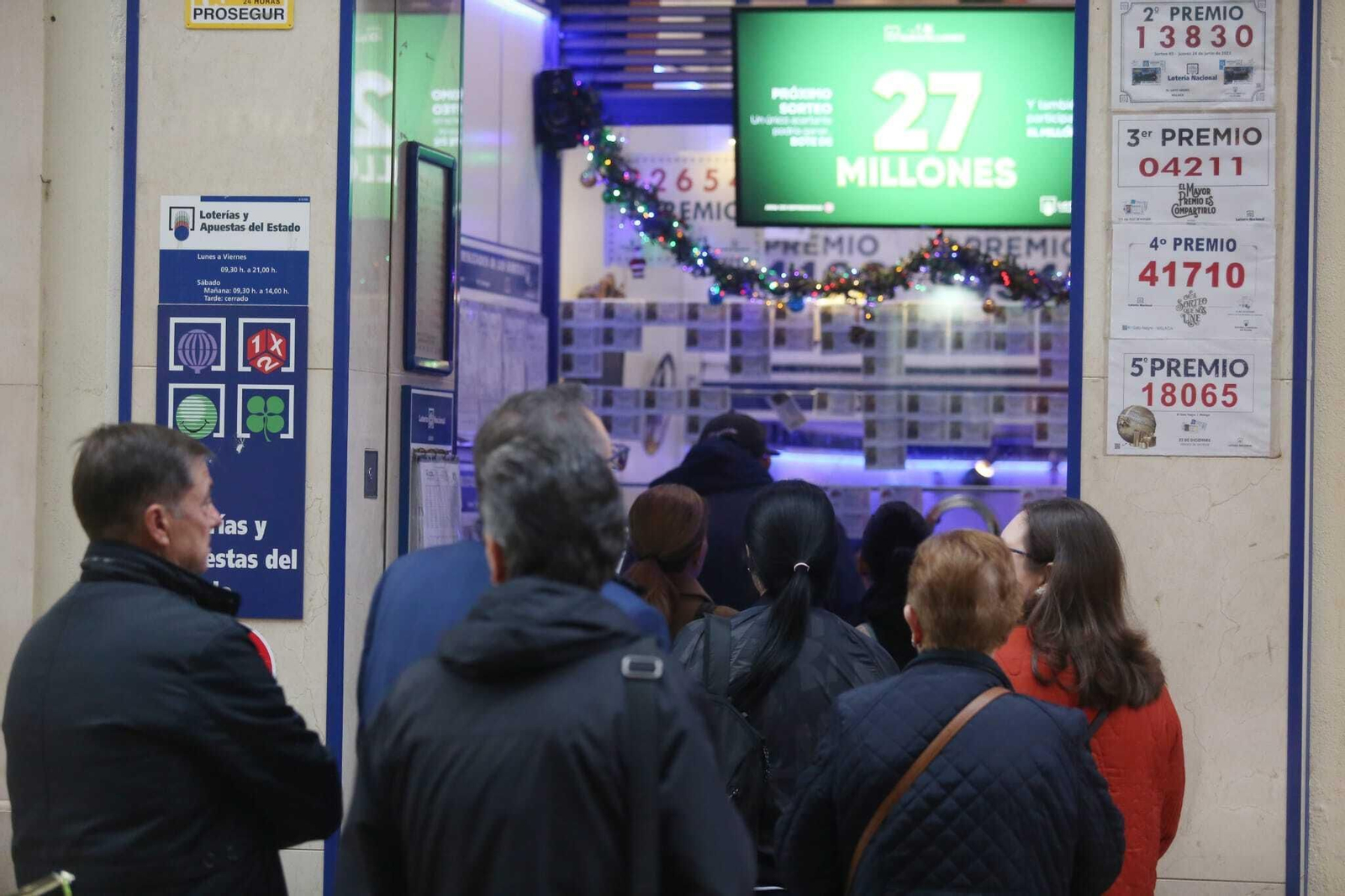 Colas en una administración de lotería
