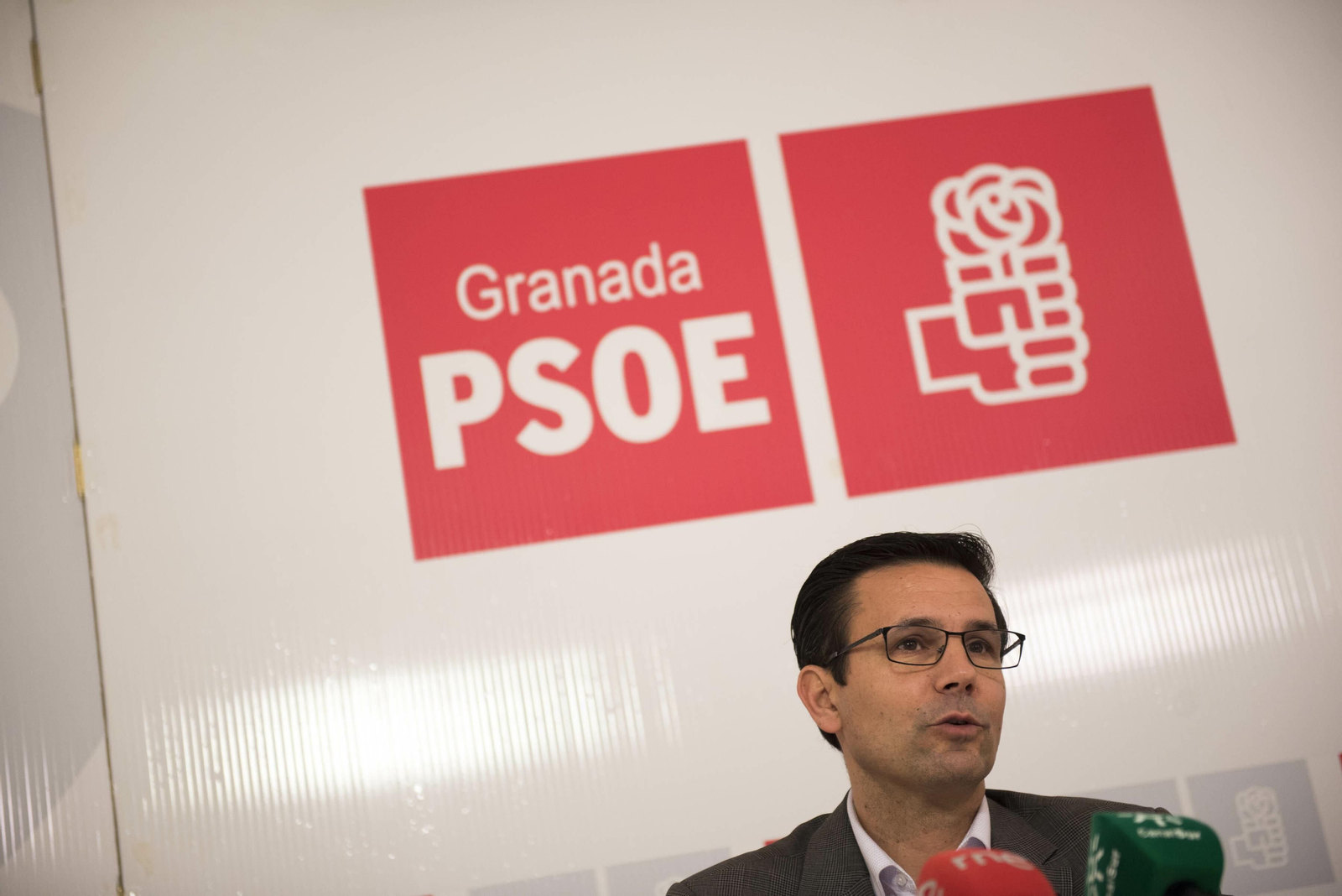Imagen de archivo del socialista Paco Cuenca durante una rueda de prensa en la sede de la capital.