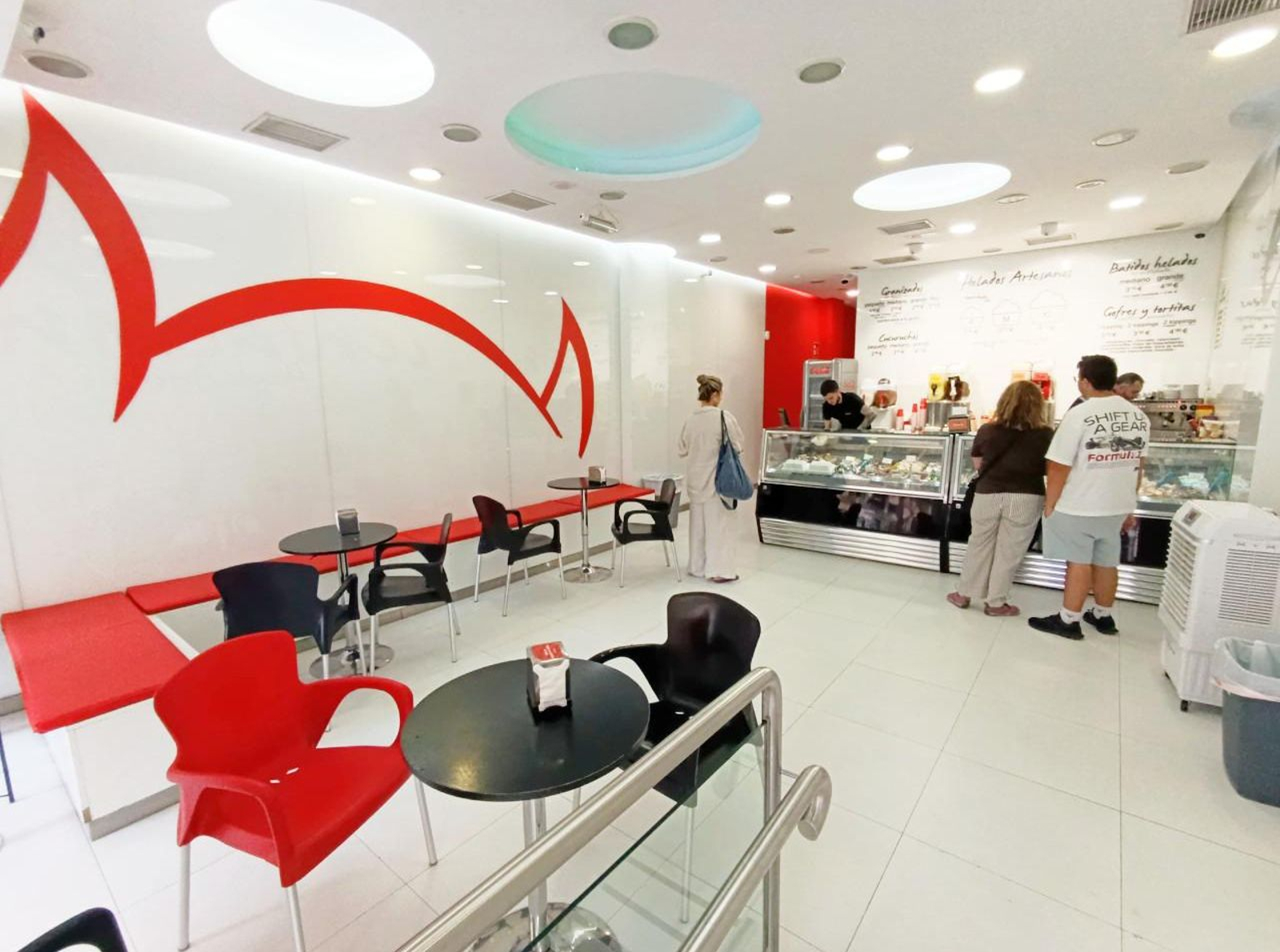 La Heladería Tentación del centro de Jaén abre sus puertas cada tarde de lunes a domingo para ofrecer más de cuarenta sabores.