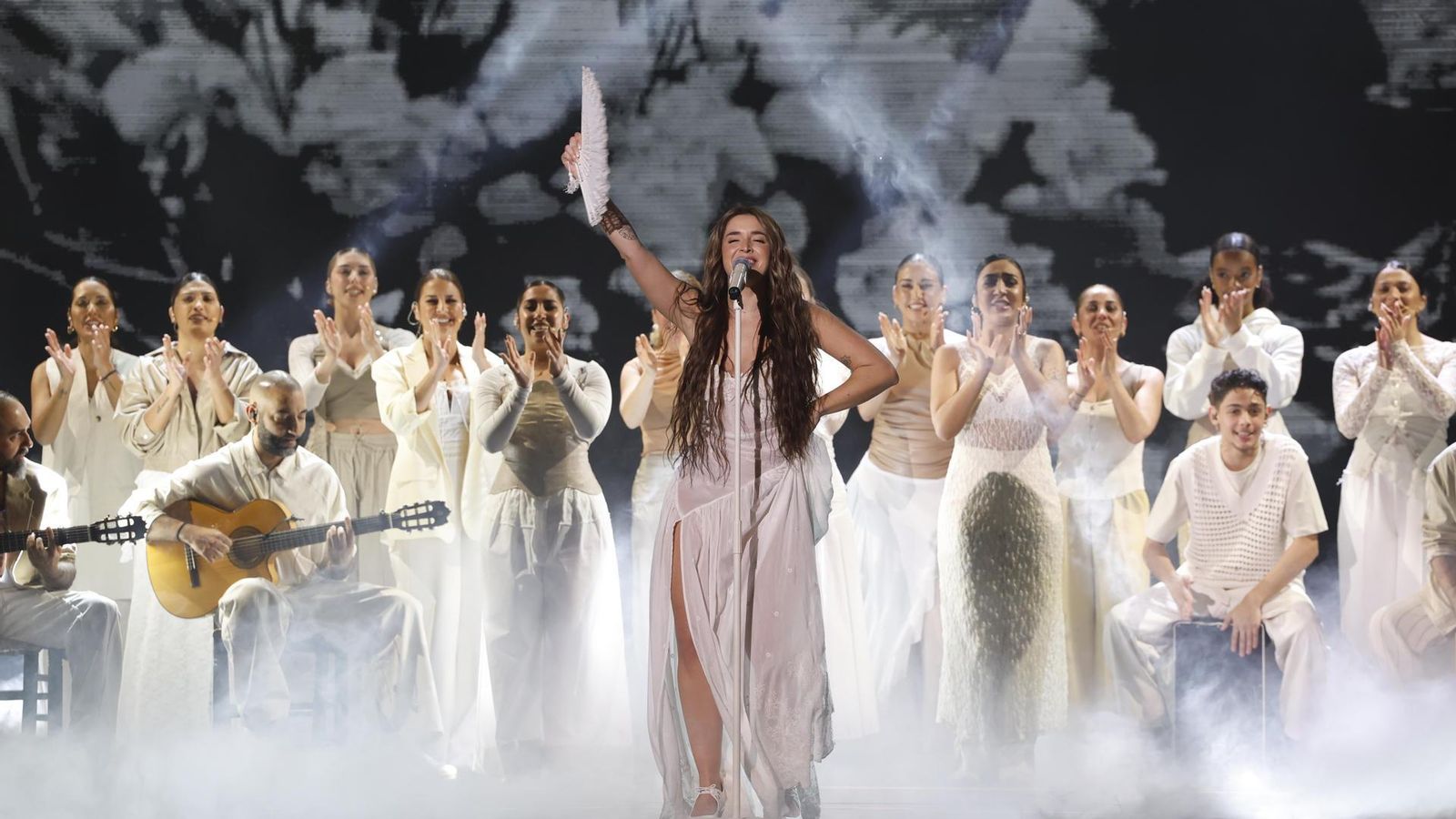 La cantante Lola Índigo durante su actuación