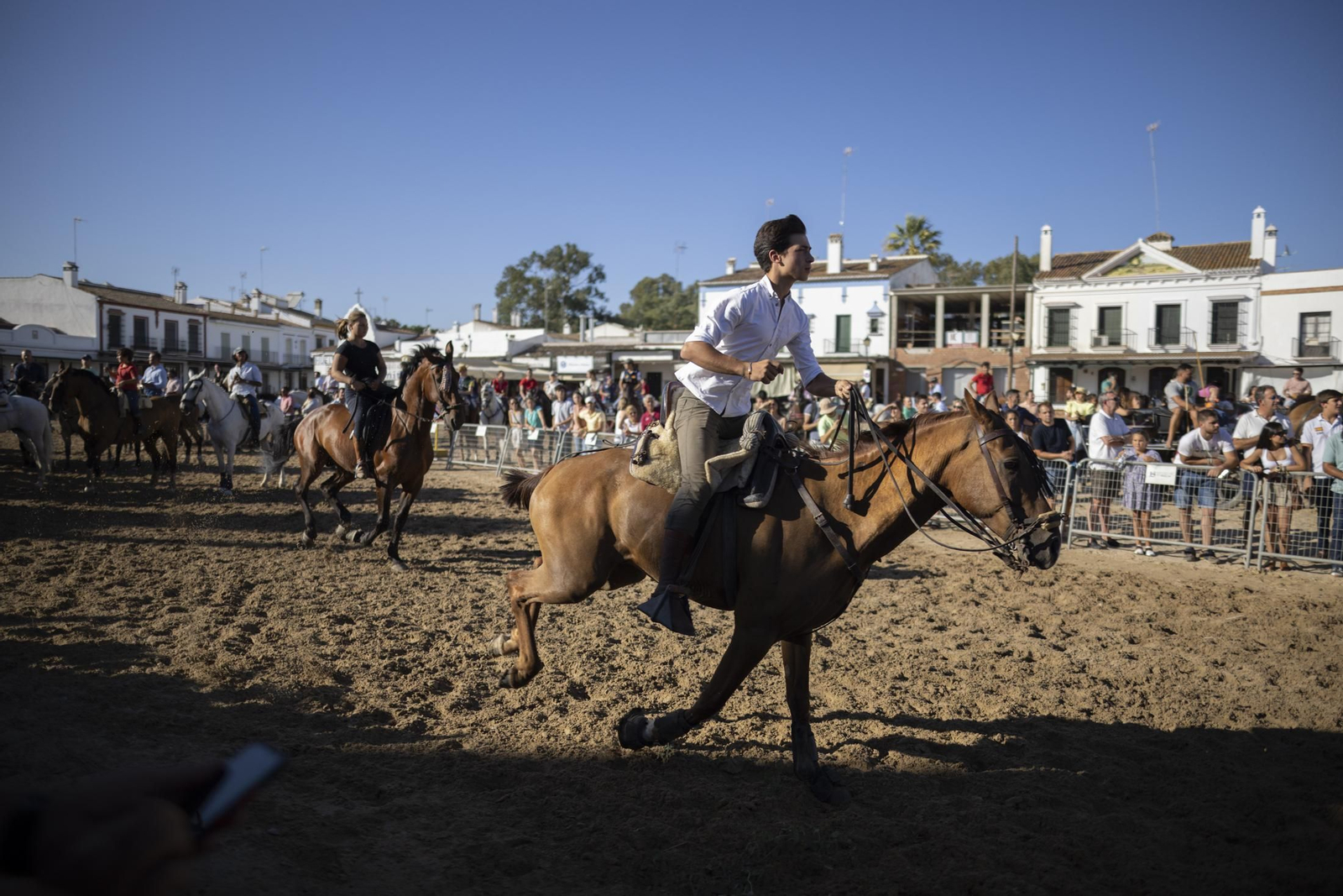 Ambiente del jueves 18 de agosto en la aldea de El Rocío durante el Rocío Chico