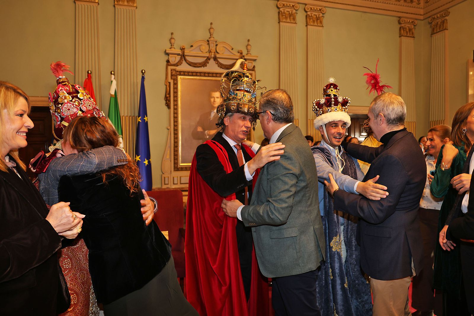 Sus Majestades Los Reyes Magos son coronados en el Ayuntamiento de Huelva