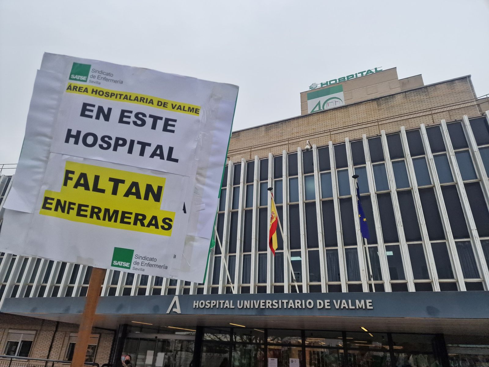 Una protesta del personal de Urgencias del Valme, el pasado enero.