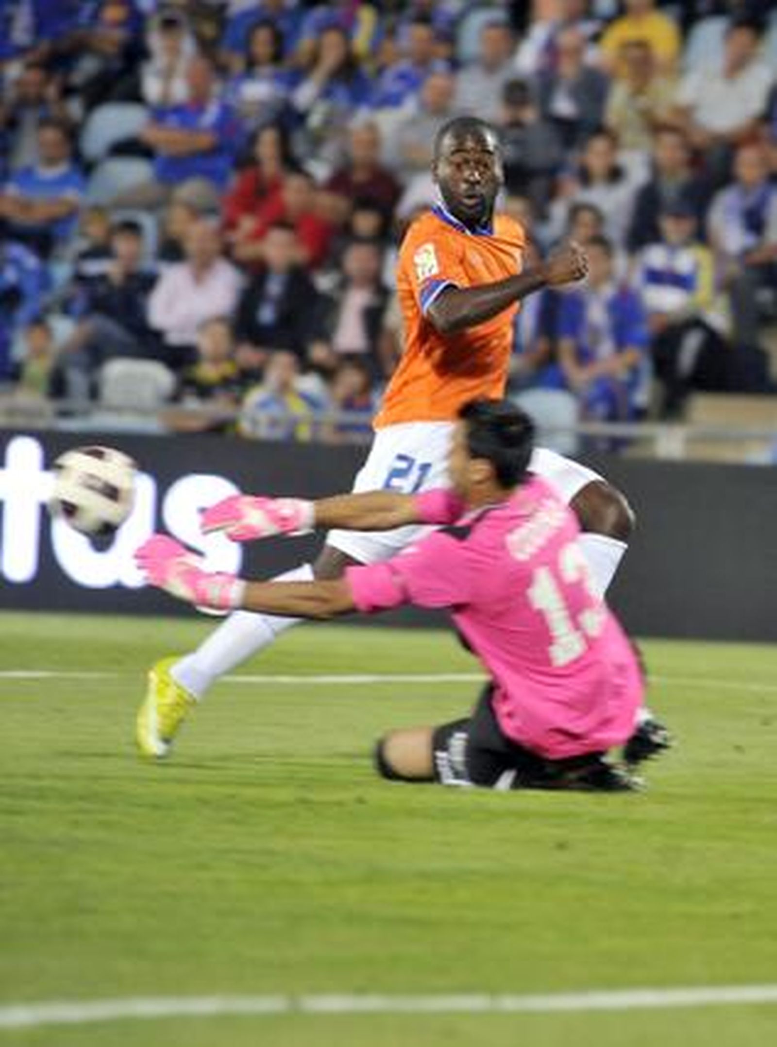 El Málaga gana su segundo partido de la temporada en Liga en casa del Getafe. / EFE