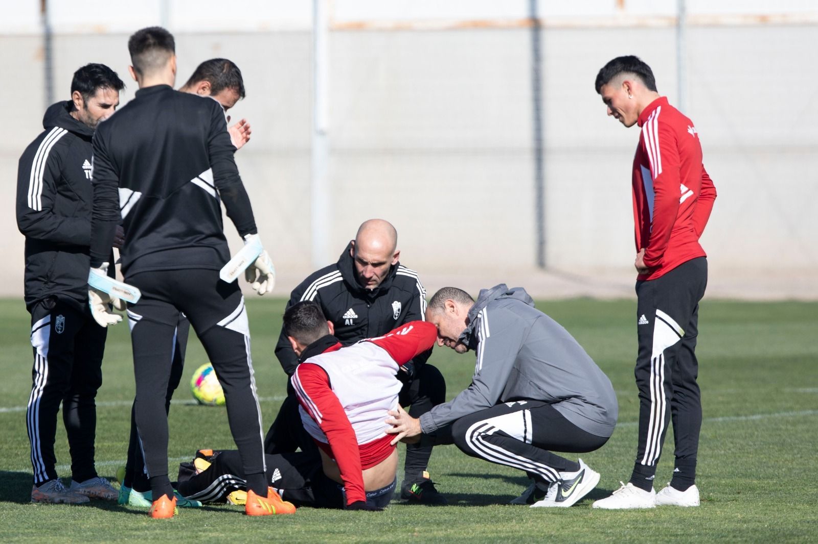 Así fue el encontronazo entre Antonio Puertas y Jonathan Silva en el entrenamiento del Granada CF