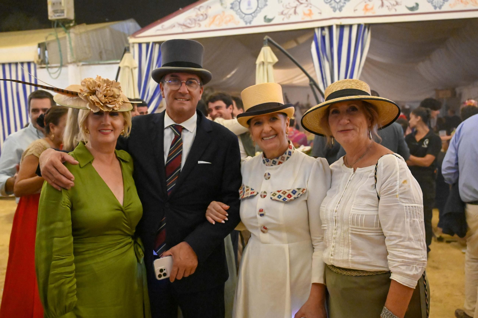 Imágenes del ambiente del ambiente de la noche del sábado en la Feria de Otoño y del Caballo 2025 de Huelva