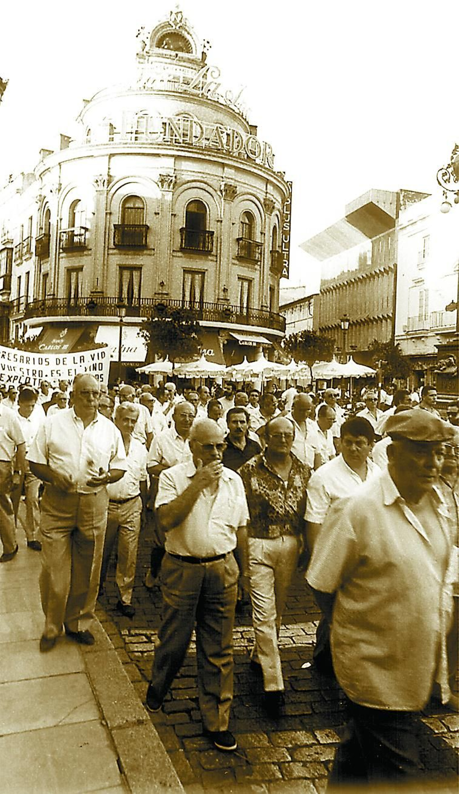 Trabajadores de las bodegas en una manifestación durante la huelga de la vid de 1991.