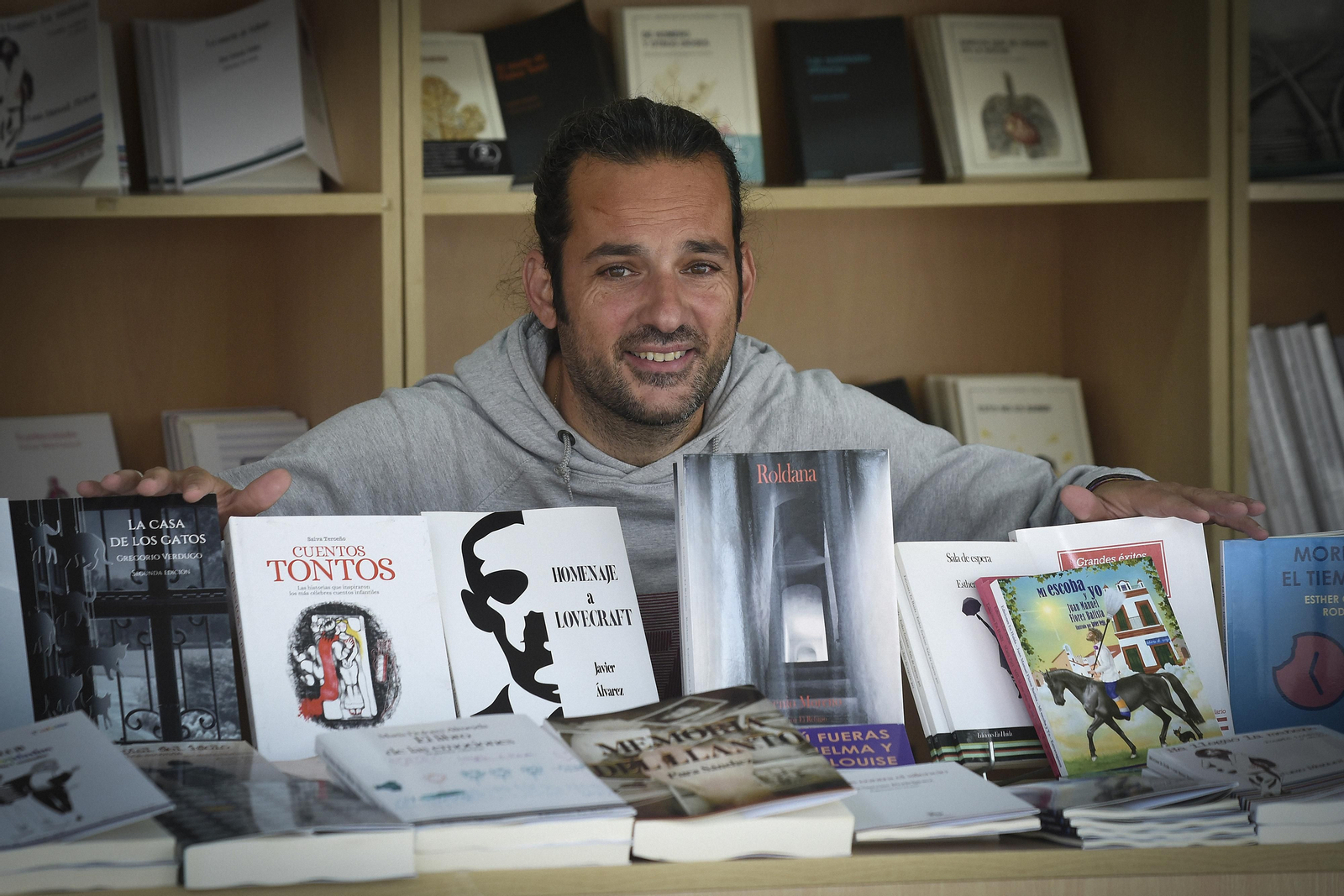 La Feria del Libro de Tomares, en imágenes