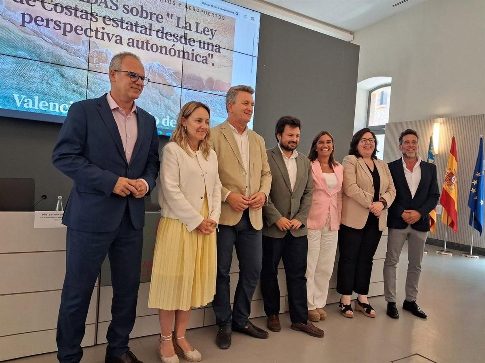 Los responsables de la gestión de las Costas de las siete comunidades autónomas firmantes.