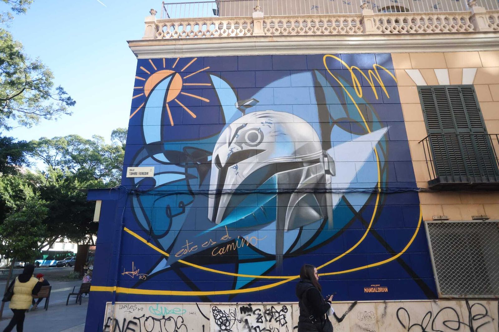 Mural realizado por el artista urbano Belin con el que Disney+ promociona el estreno de la tercera temporada de 'The Mandalorian'.