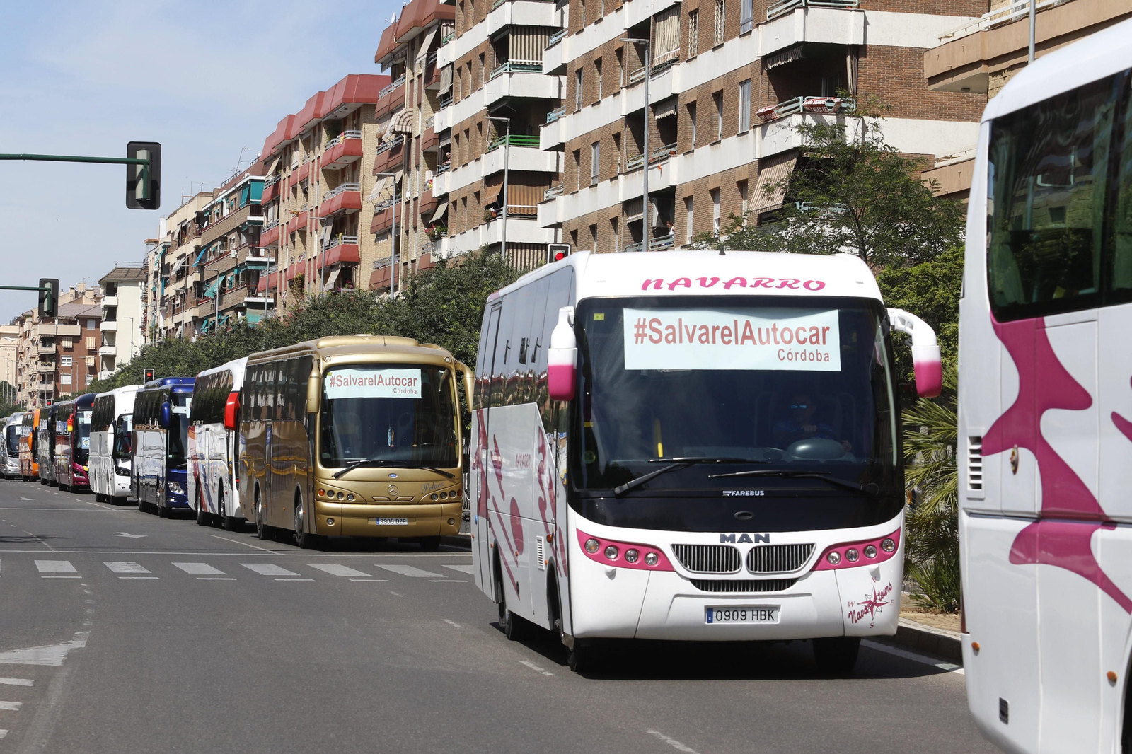 Las fotos de la concentración de los autocares de línea para reclamar ayudas al sector ante la crisis