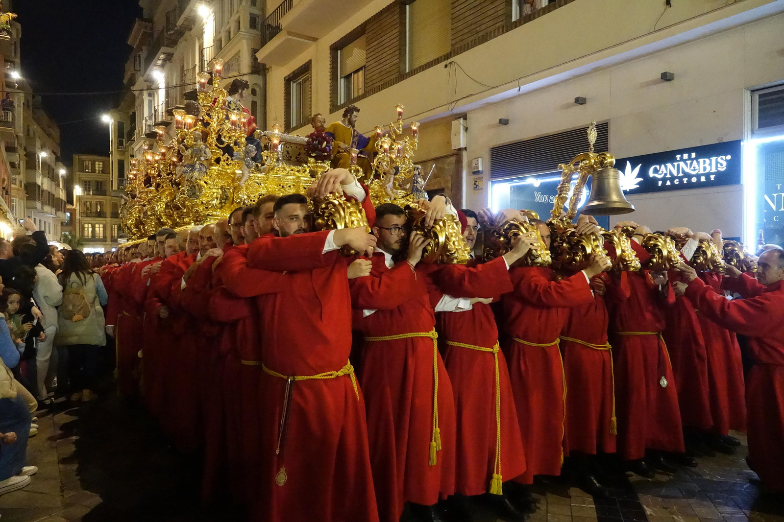 La Sagrada Cena en el Jueves Santo de Málaga, en fotos