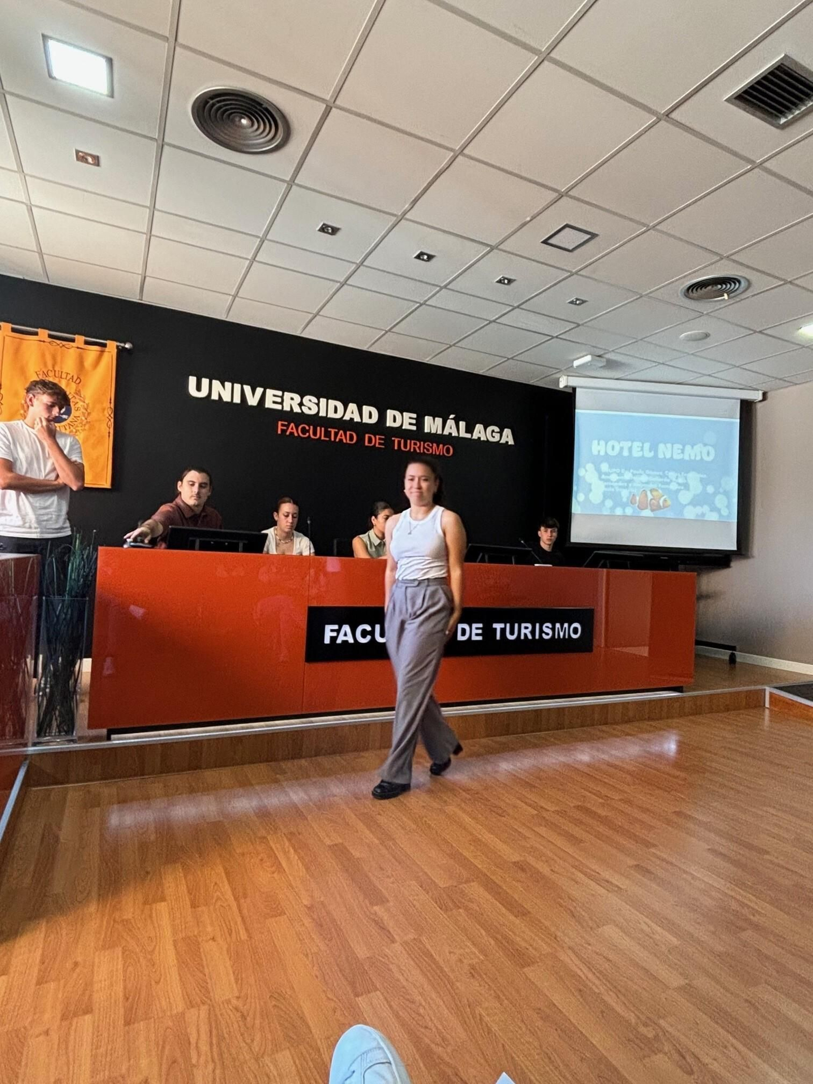 Estudiantes de turismo de la Universidad de Málaga desarrollan un innovador proyecto de alojamiento en Salobreña