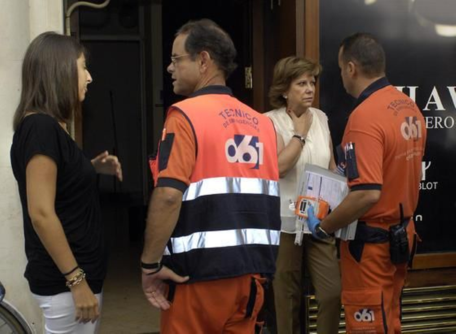 Personal sanitario en el lugar de los hechos.

Foto: Manuel Gómez