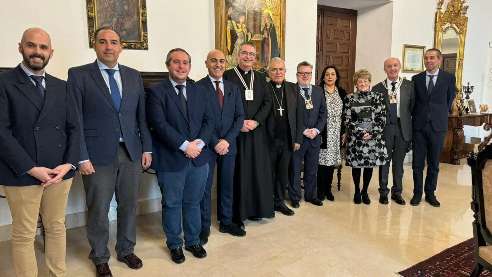 La comisión de coronación canónica, con el obispo, Demetrio Fernández.