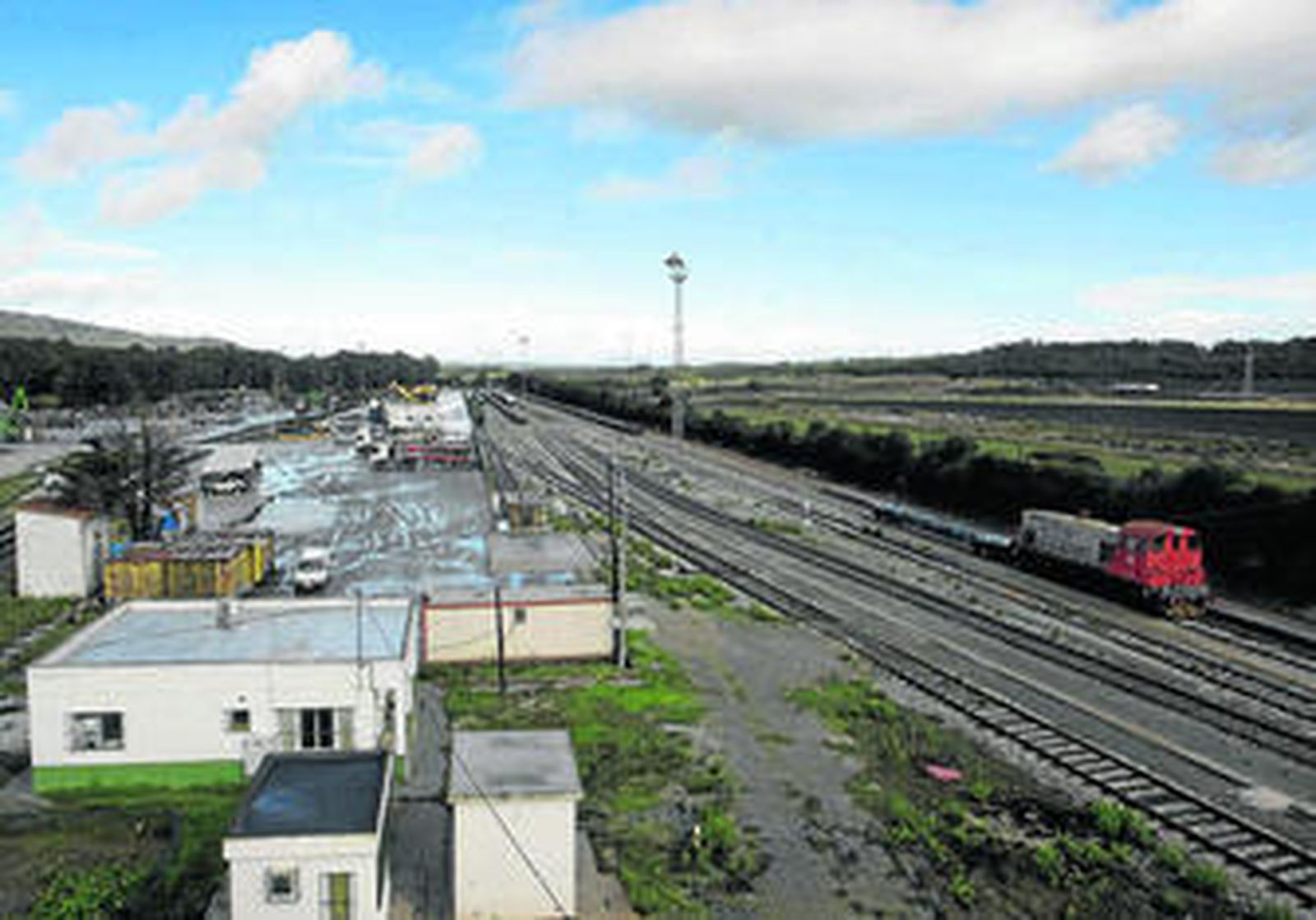 Imagen del tendido ferroviario entre Algeciras y Bobadilla a la altura de la Estación de San Roque, en foto de archivo.