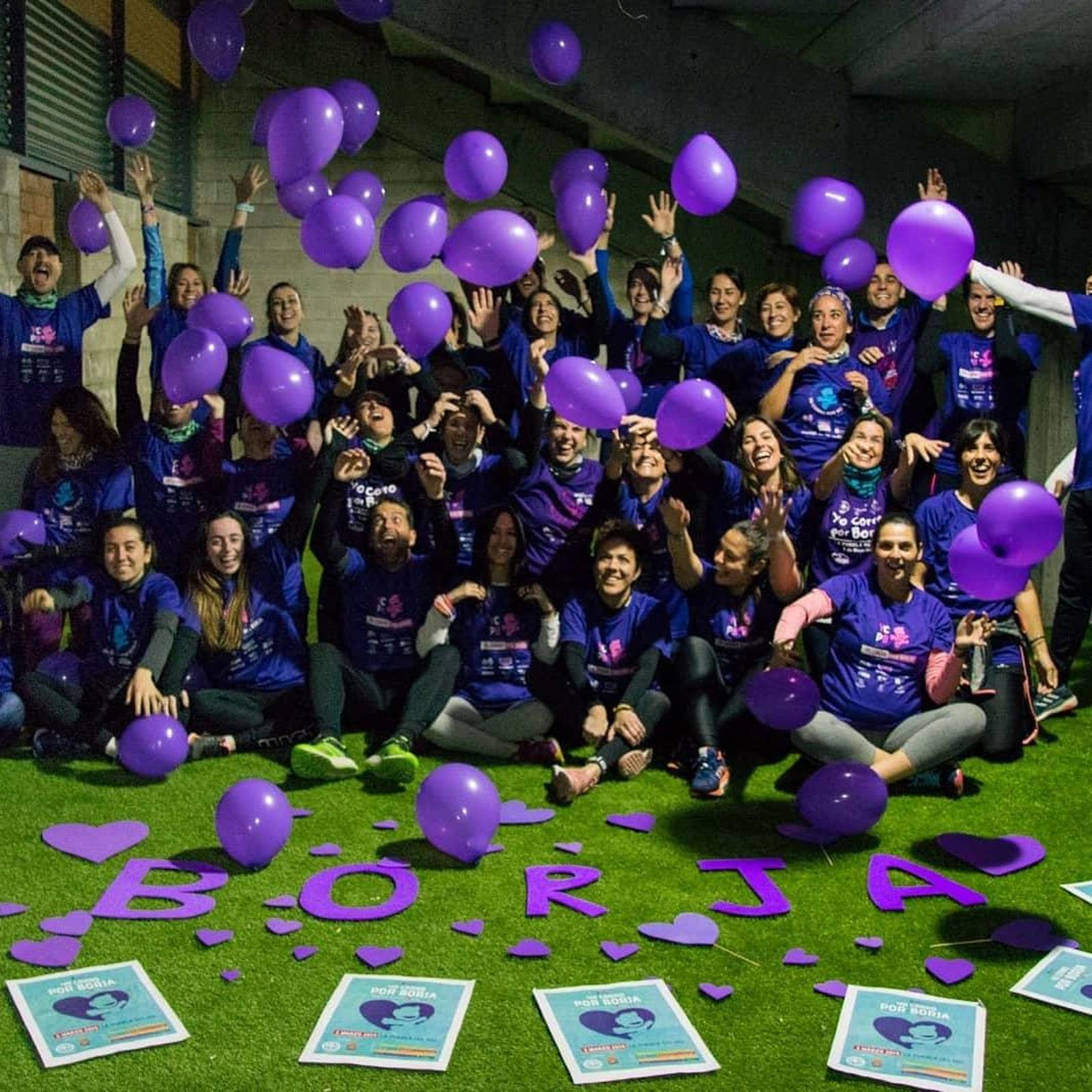 Miembros del Club Atletismo Puebla difundiendo 'Yo corro por Borja'. /Foto Salvador Pérez