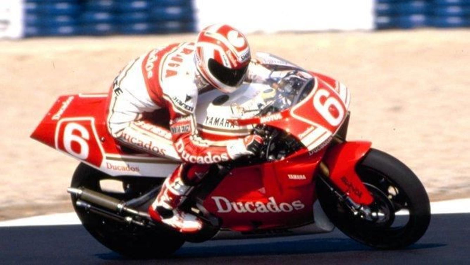 Garriga, en el Gran Premio jerezano de 1992 con la Yamaha YZR teñida de rojo.