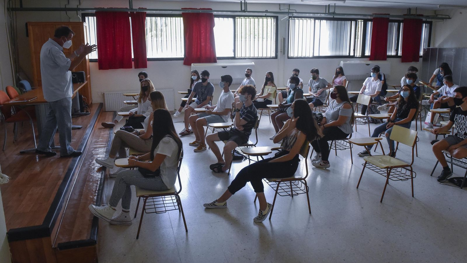 Salón de actos de un instituto adaptado como aula.