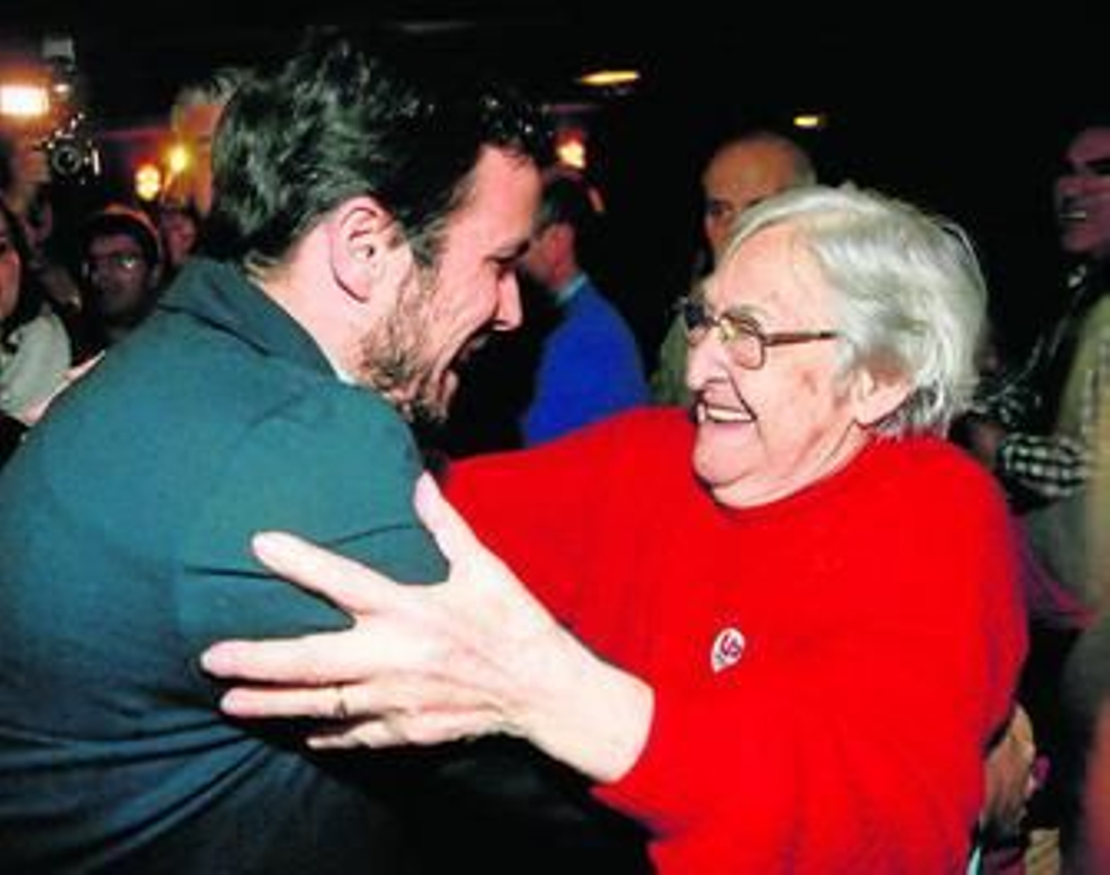 Alberto Garzón, candidato de UP-IU, junto a Samper en un mitin de la campaña electoral en Madrid.
