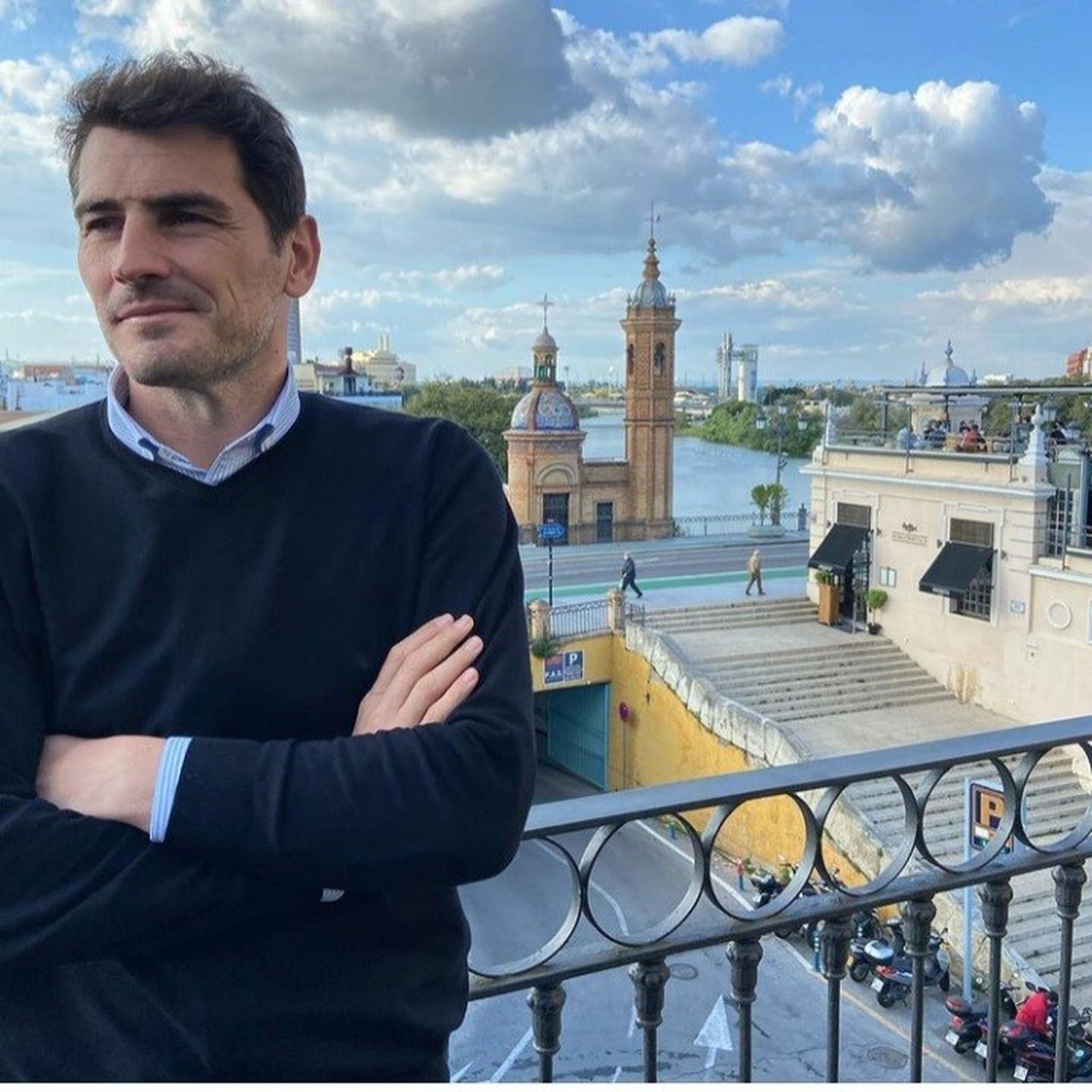 Iker Casillas en su foto sevillana de este sábado, el día después al anuncio de su separación